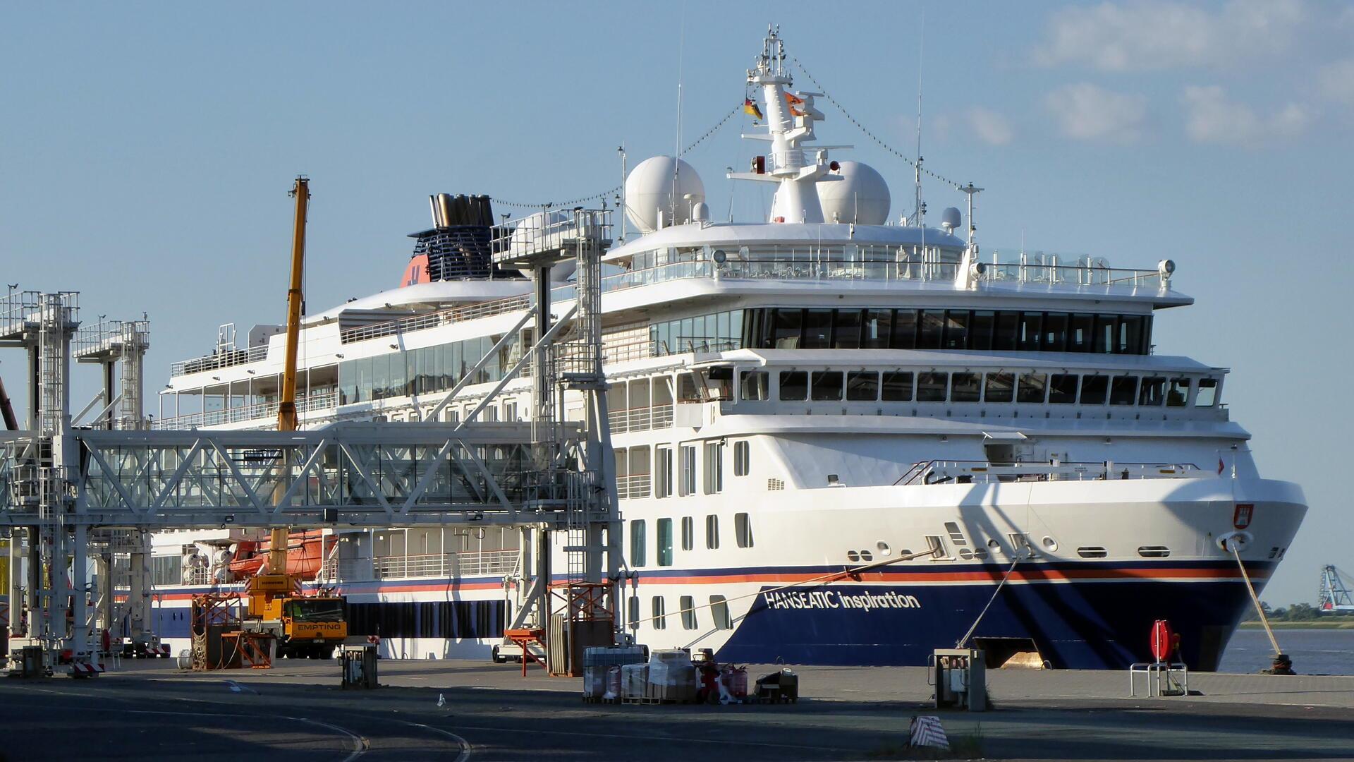 "Hanseatic Inspiration" an der Columbuskaje in Bremerhaven