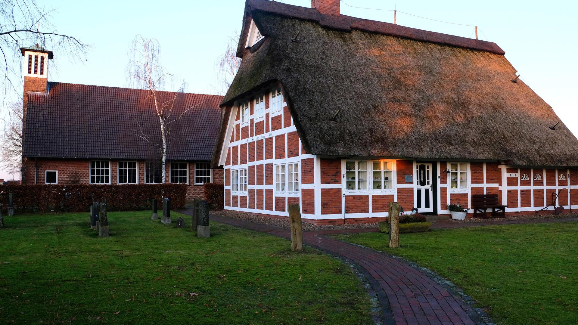 Das Findorff-Haus in Islersheim. Jürgen Christian Findorff ist als Moorkolonisator bekannt geworden. Er hat die Moore zwischen Wümme und Hamme, das Teufelsmoor nordöstlich von Bremen, vermessen, entwässert und durch Kolonisten bevölkert.