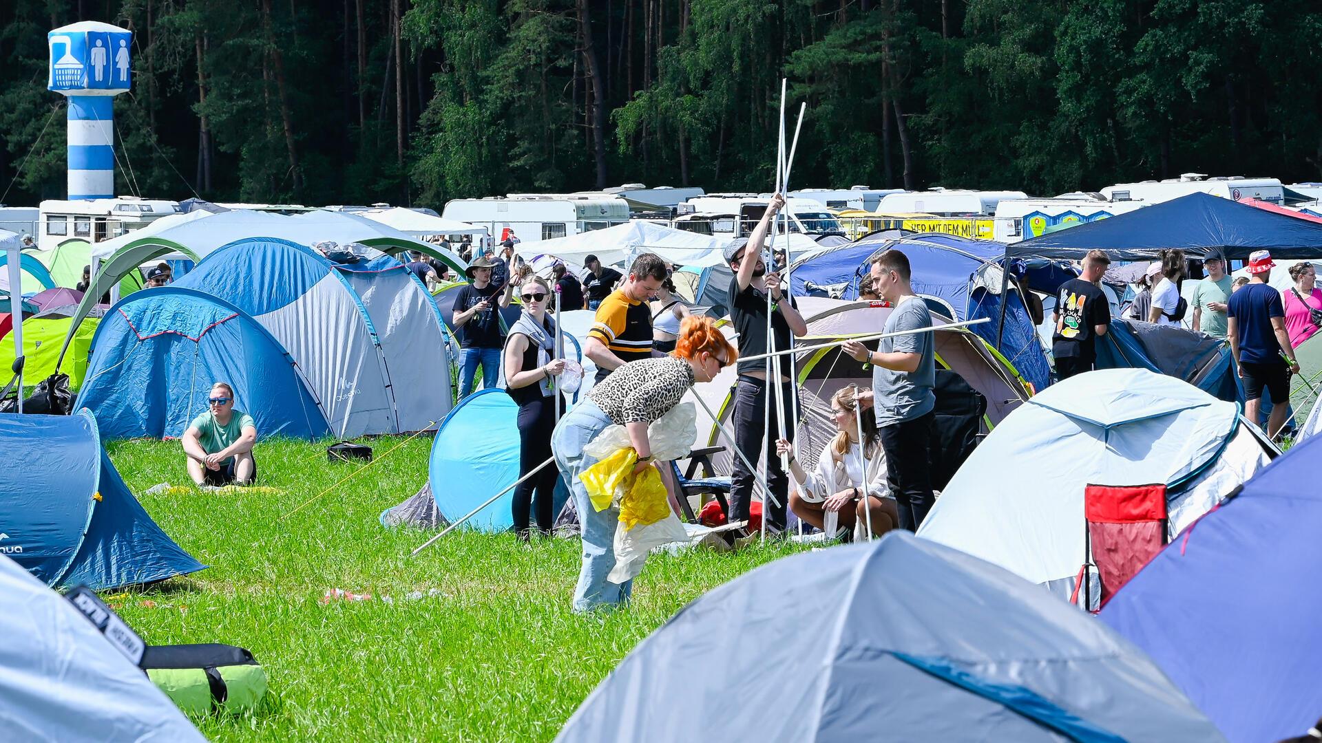 Das Hurricane 2024 ist gestartet! Tausende Fans strömen am Donnerstag aufs Gelände.