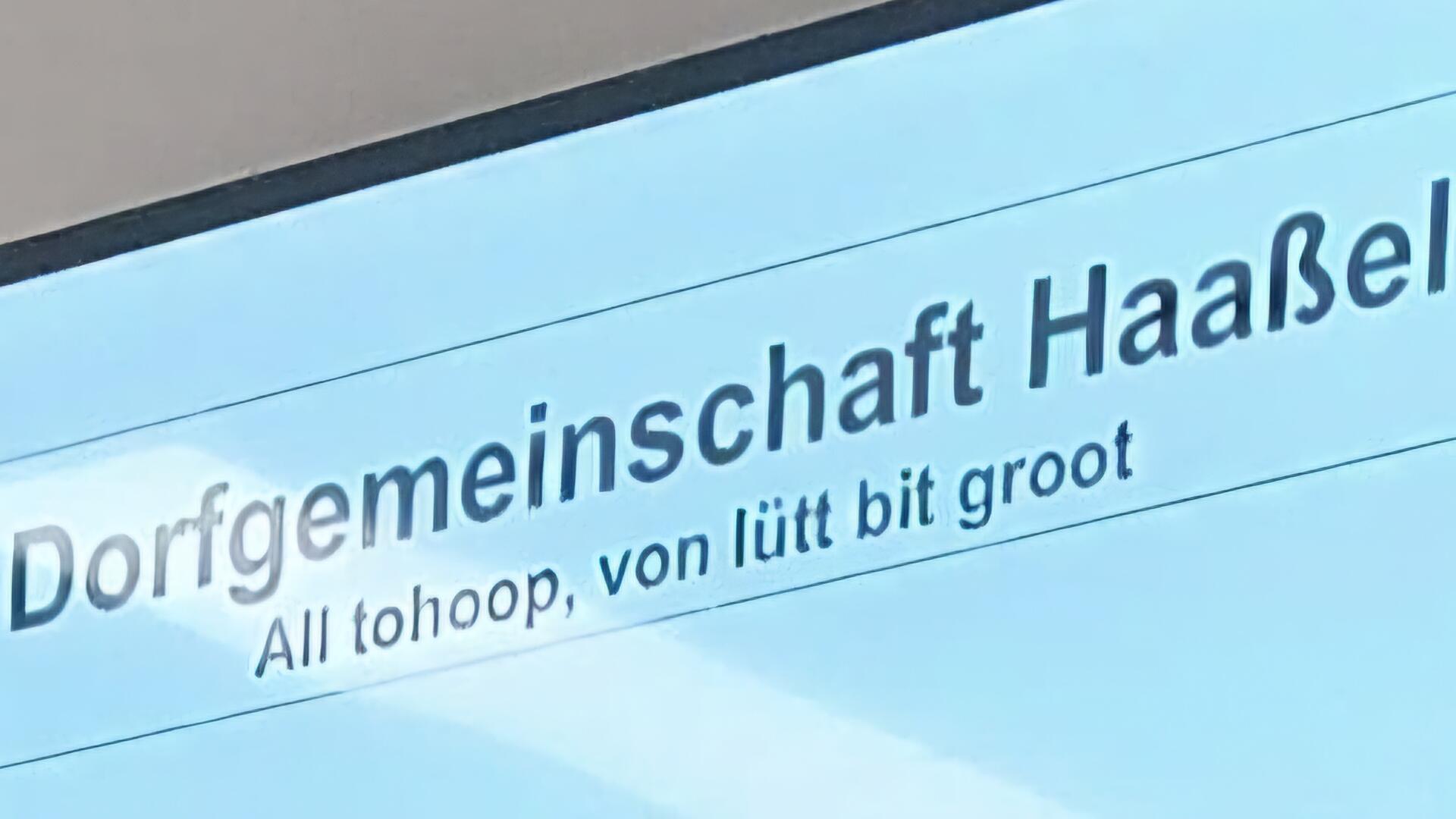 Ein Schriftzug der Dorfgemeinschaft Haaßel.