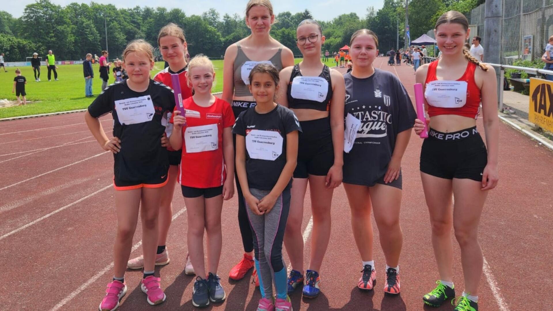 Das Team des TSV Gnarrenburg: Lotta Wellbrock, Lena Riemstädt und Avesta Akin; hinten von links: Nayla Wellbrock, Mia Bunger, Mia Wiedmann, Michelle Burenko und Faye Bollmeyer.