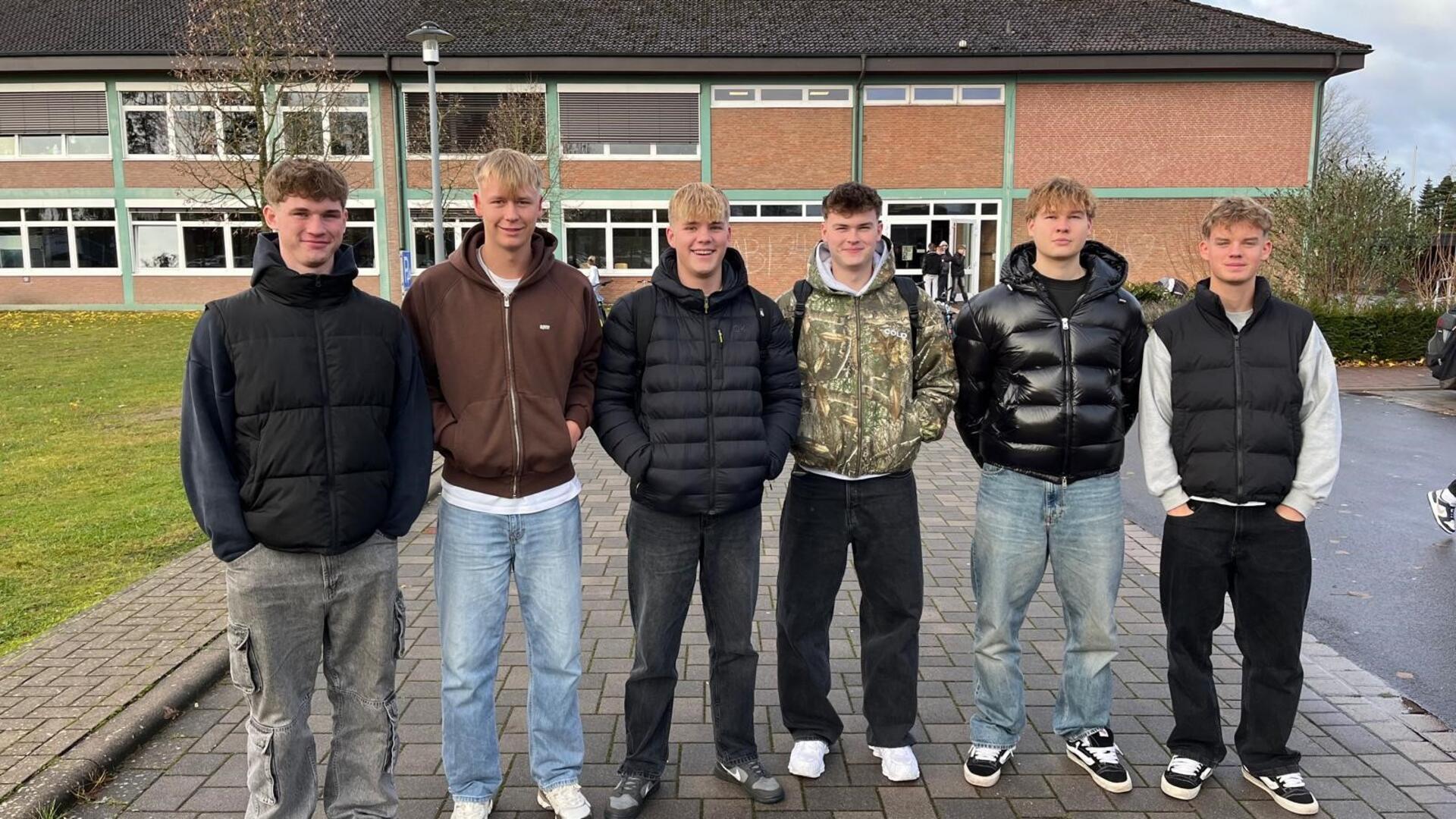 Ole, Leo, Tammo, Malte, Joshua und Philipp von der Abiklasse 2024 an der Ostetalschule KGS Sittensen