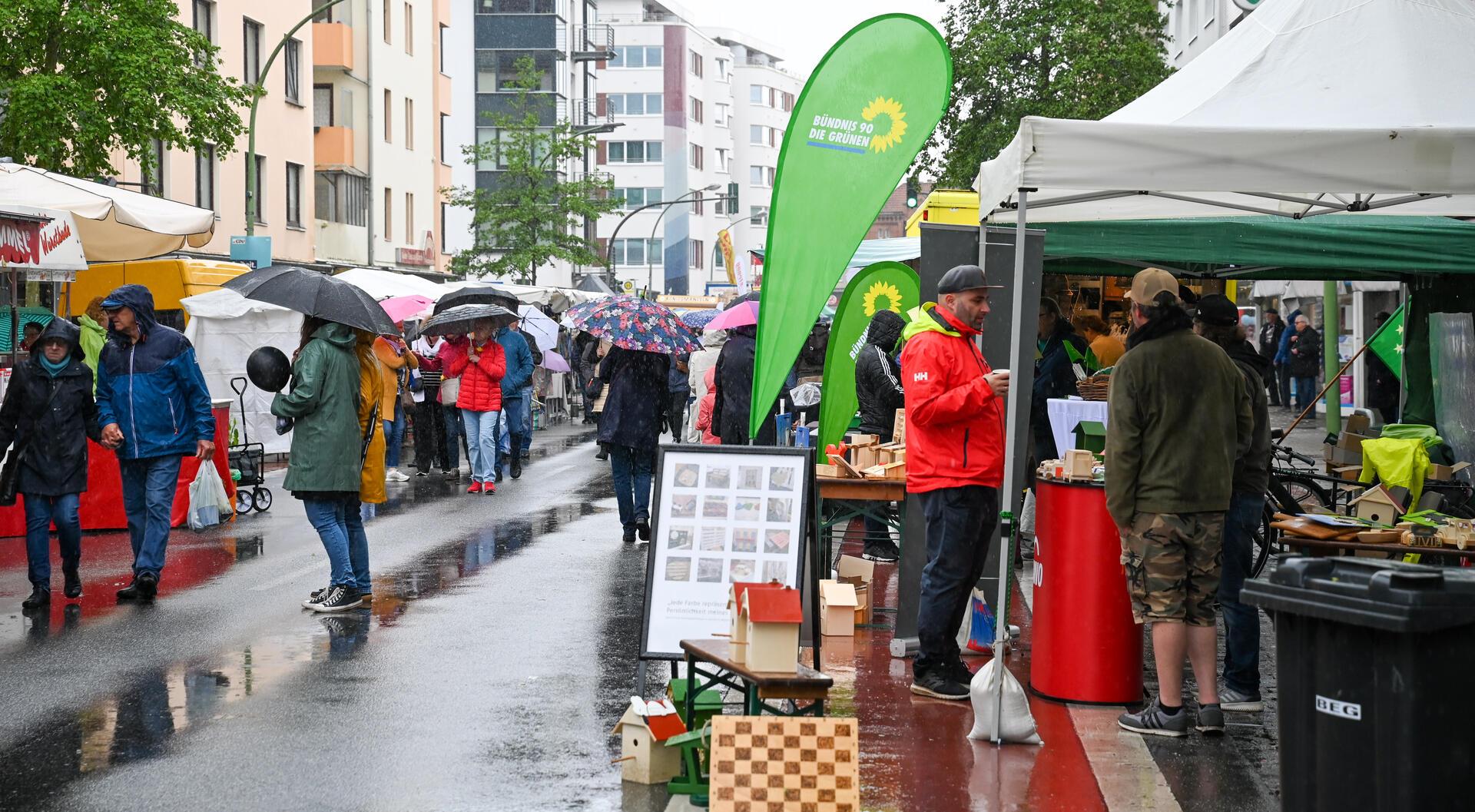 Das alljährliche Blütenfest auf dem Konrad-Adenauer-Platz zieht wieder eine groß...