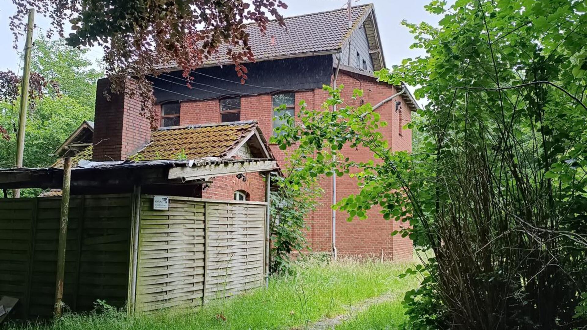 Das alte Bahnwärterhaus in Geestenseth wird im Jugendprojekt der Theatergruppe Das Letzte Kleinod zu neuem Leben erweckt. 