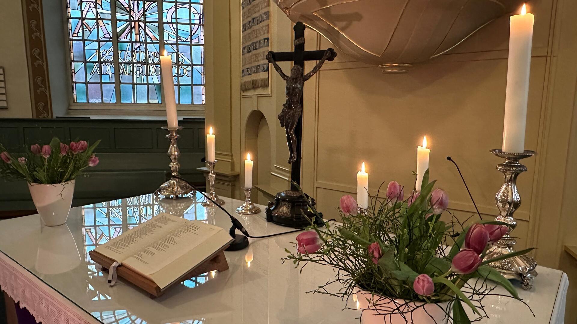 Der Altar der Bremervörder St.-Liborius-Kirche.