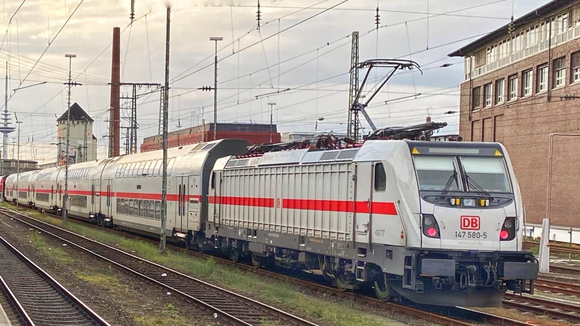 Zug im Bahnhof