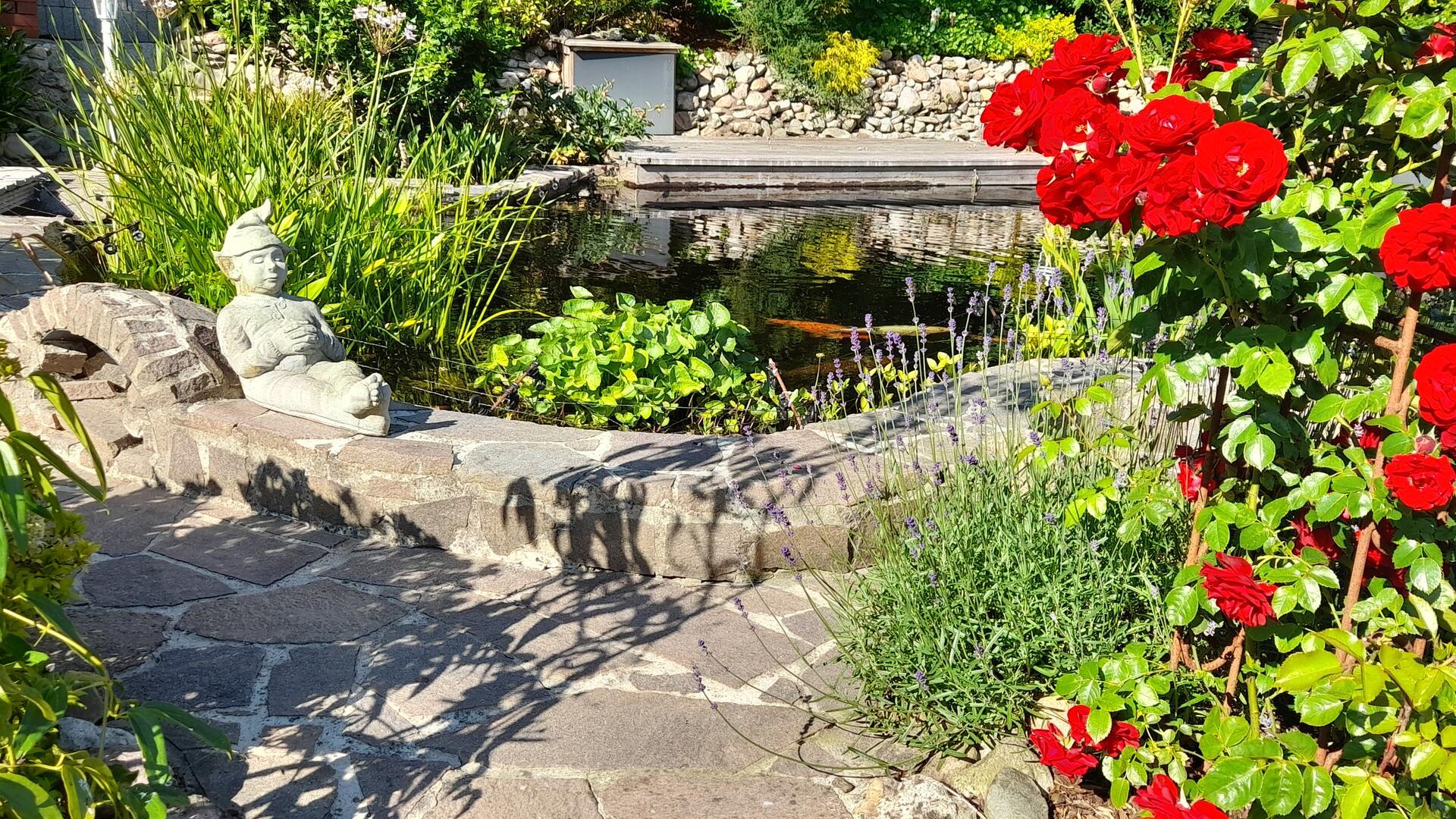 Der Garten am Osteweg in Brauel ist in drei Bereiche gegliedert. Interessierte können sich dort Sonntag umsehen.