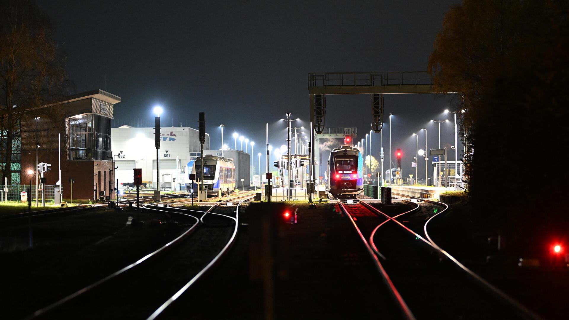 Der HVV-Tarif gilt mit Einschränkungen an allen Bahnhöfen im Landkreis. Man denkt über eine Ausweitung des Angebots nach. Unser Foto zeigt den Bahnhof in Bremervörde.