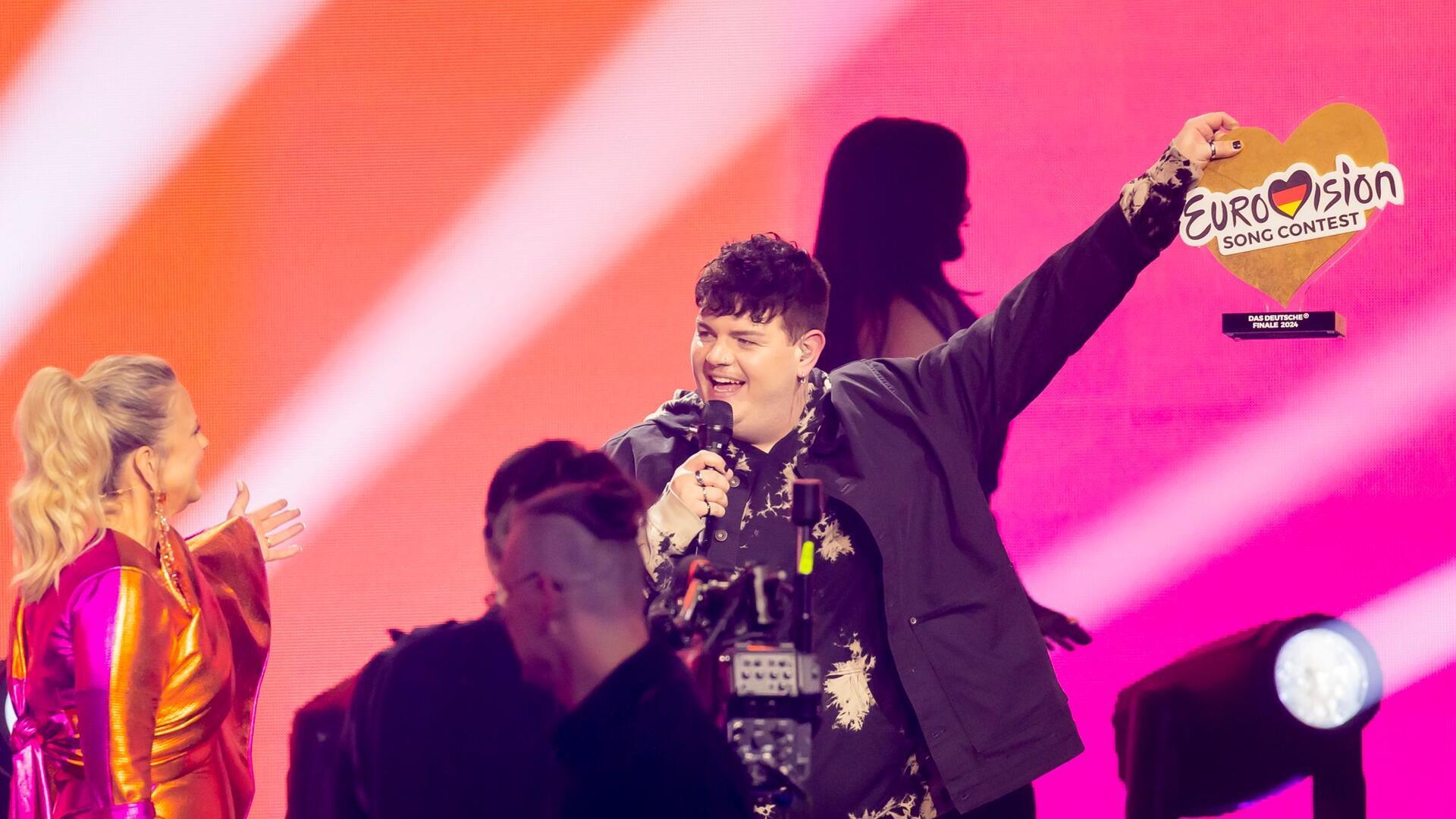 Der Musiker Isaak überzeugte beim Vorentscheid für den Eurovision Song Contest und vertritt Deutschland am 11. Mai im schwedischen Malmö.