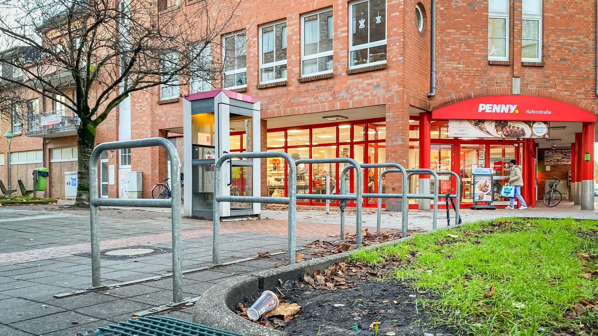 Der Platz zwischen Penny-Markt und Arbeiterwohlfahrt-Geschäftsstelle in der Hafenstraße ist immer wieder in den Schlagzeilen.