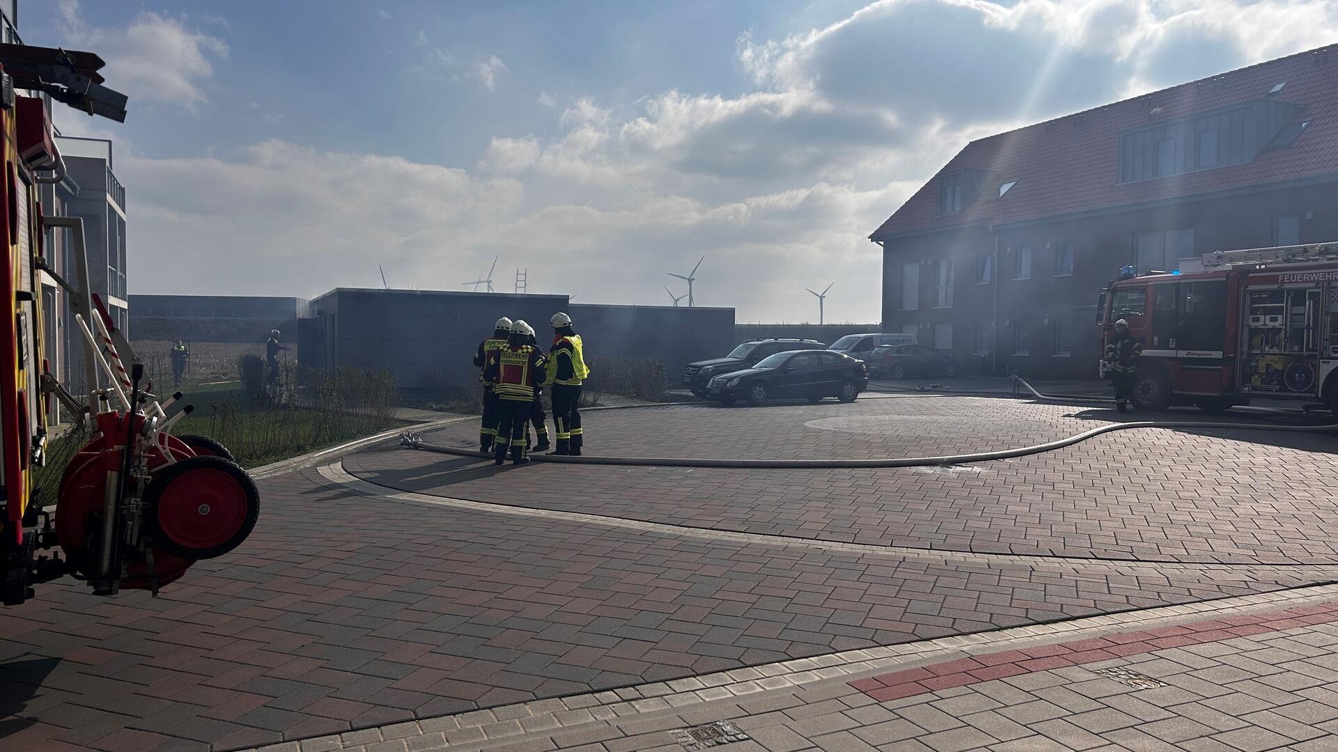 Der Schuppenbrand in Elsdorf wurde gelöscht, bevor er auf benachbarte Schuppen übergreifen konnte.