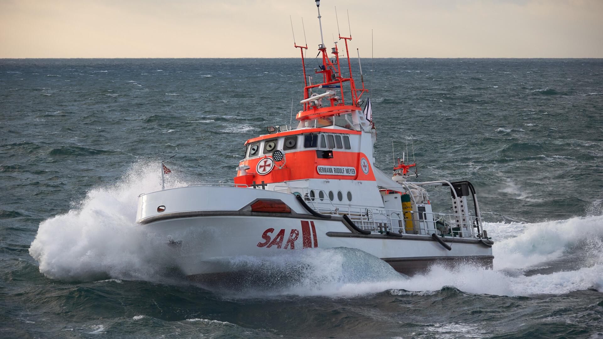 Der Seenotrettungskreuzer „Hermann Rudolf Meyer“ aus Bremerhaven in Aktion.