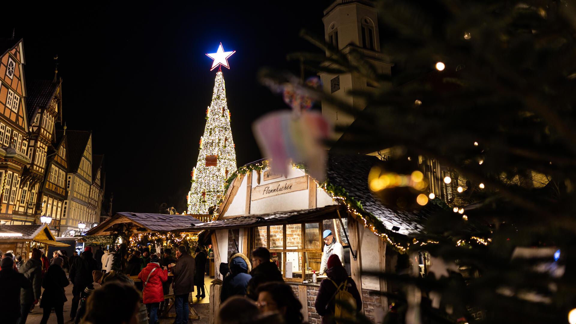 Blick auf den Weihnachtsmarkt in Celle. 