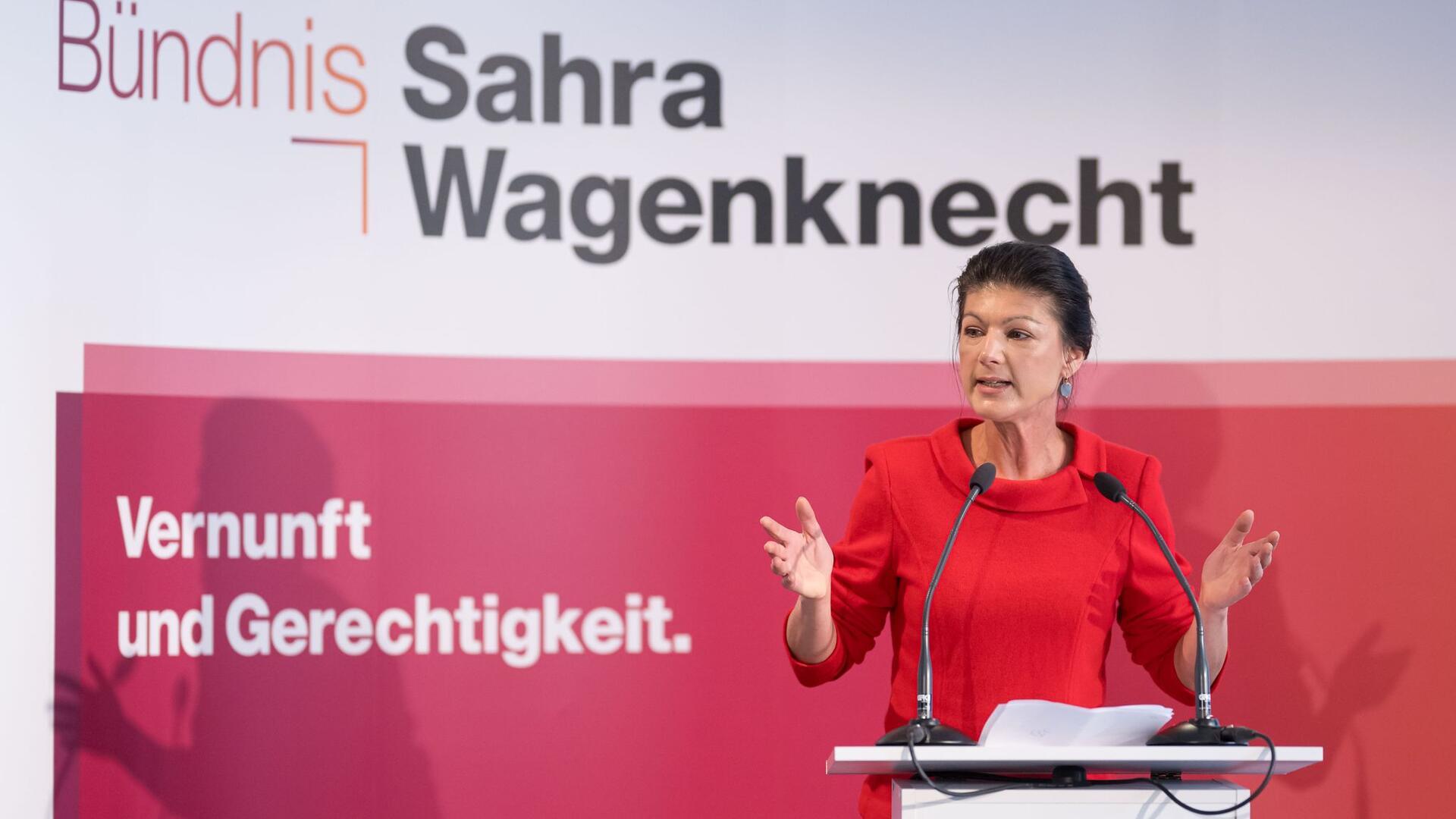 „Der Staat greift älteren Menschen immer tiefer in die ohnehin schmale Geldbörse“, kritisiert die Vorsitzende der Partei Bündnis Sahra Wagenknecht.