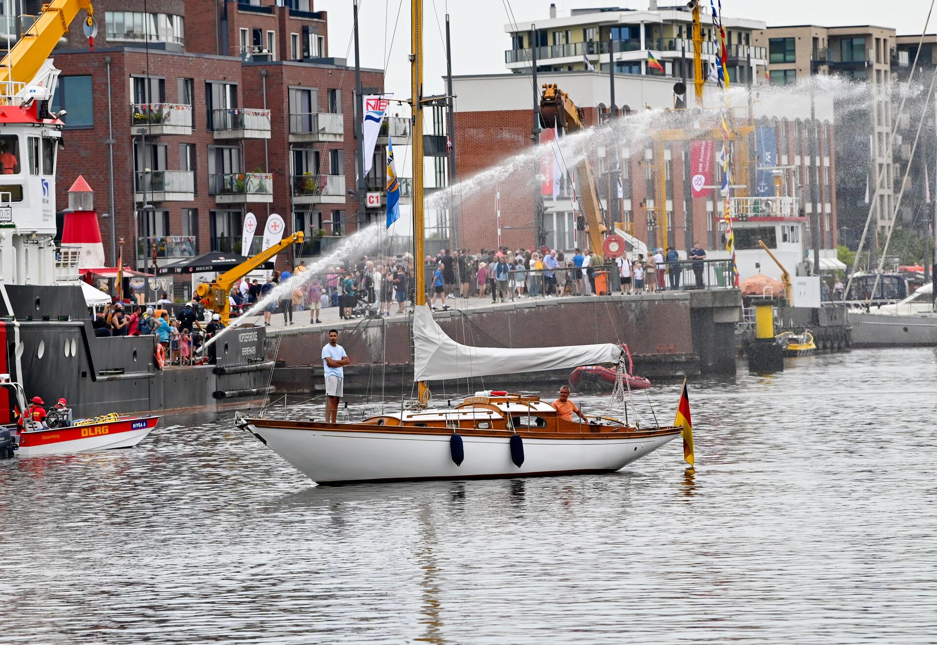 Der erste Tag der Maritimen Tage 2024 lässt sich gut an.  Er spritzt Geleit: Der...