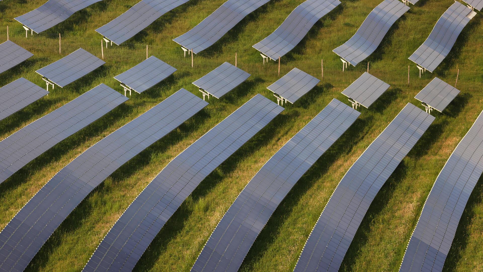 Das Foto zeigt einen Solarpark