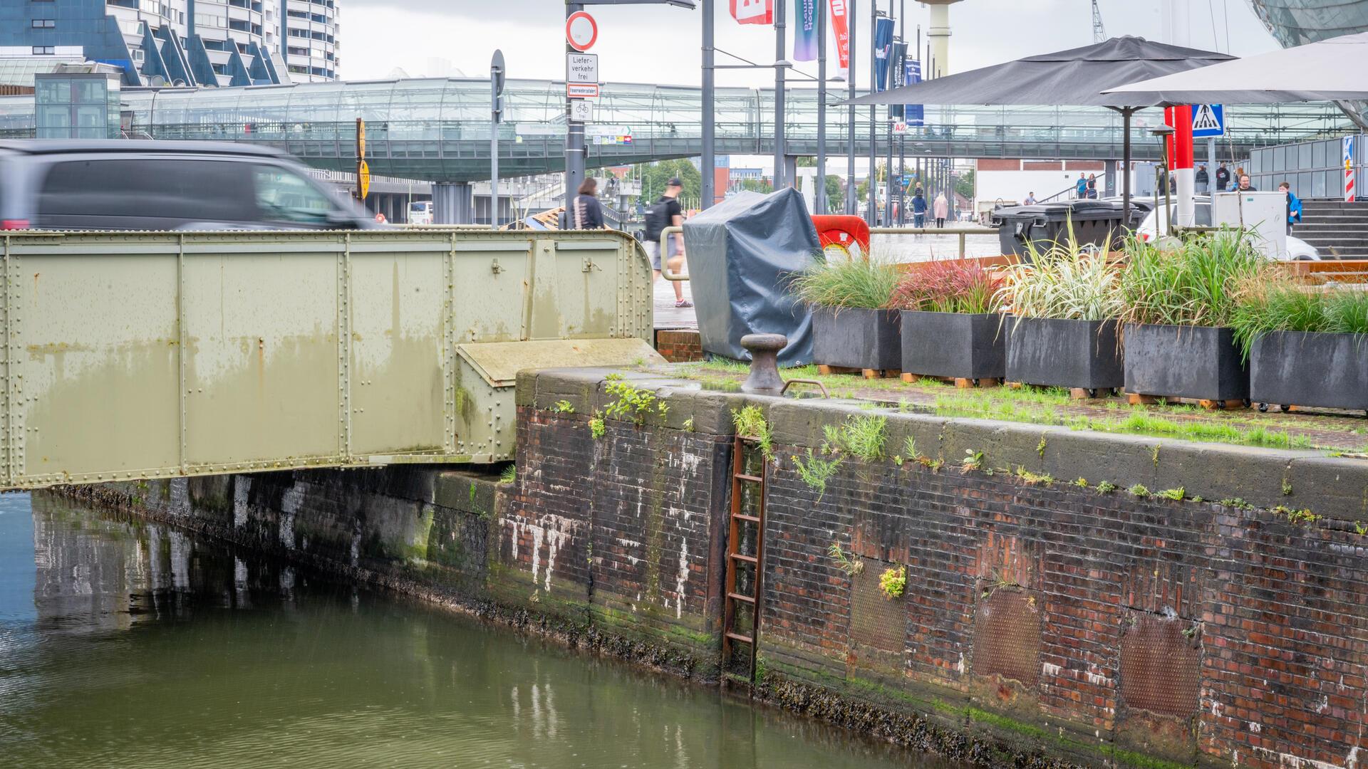 Der maroder Verbindungskanal Neuer/ Alter Hafen könnte zur Sail im kommenden Jahr dicht sein.