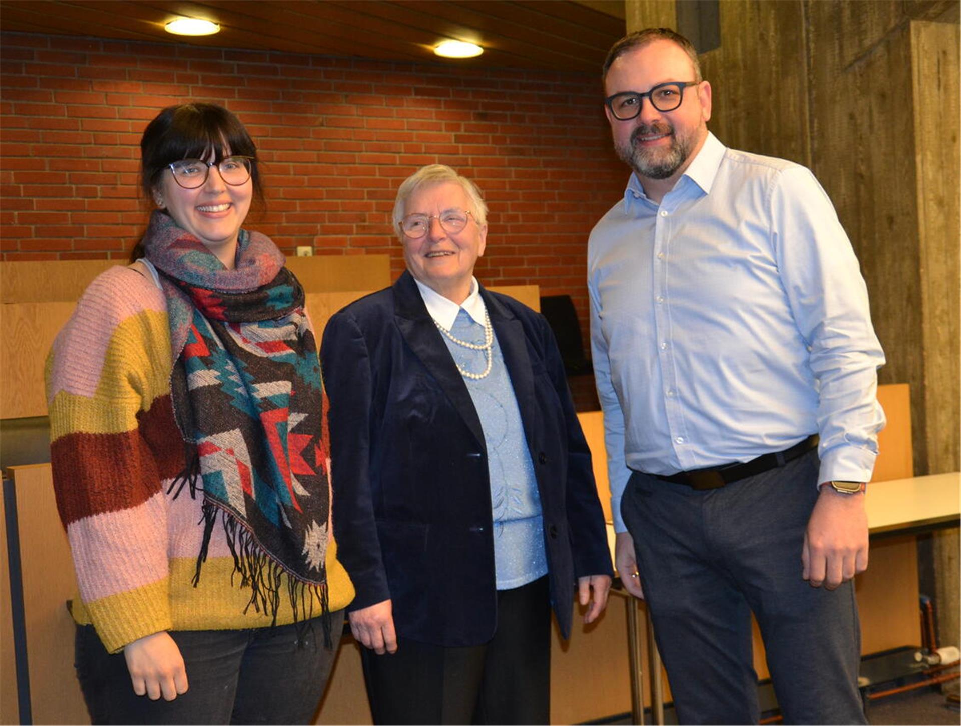 Der neue Vorstand des Behindertenbeirats des Landkreises: Nadja Bartels (Zweite Vorsitzende), Gisela Flake (Vorsitzende, Mitte) und Frank Roßdeutscher (Erster Stellvertreter).