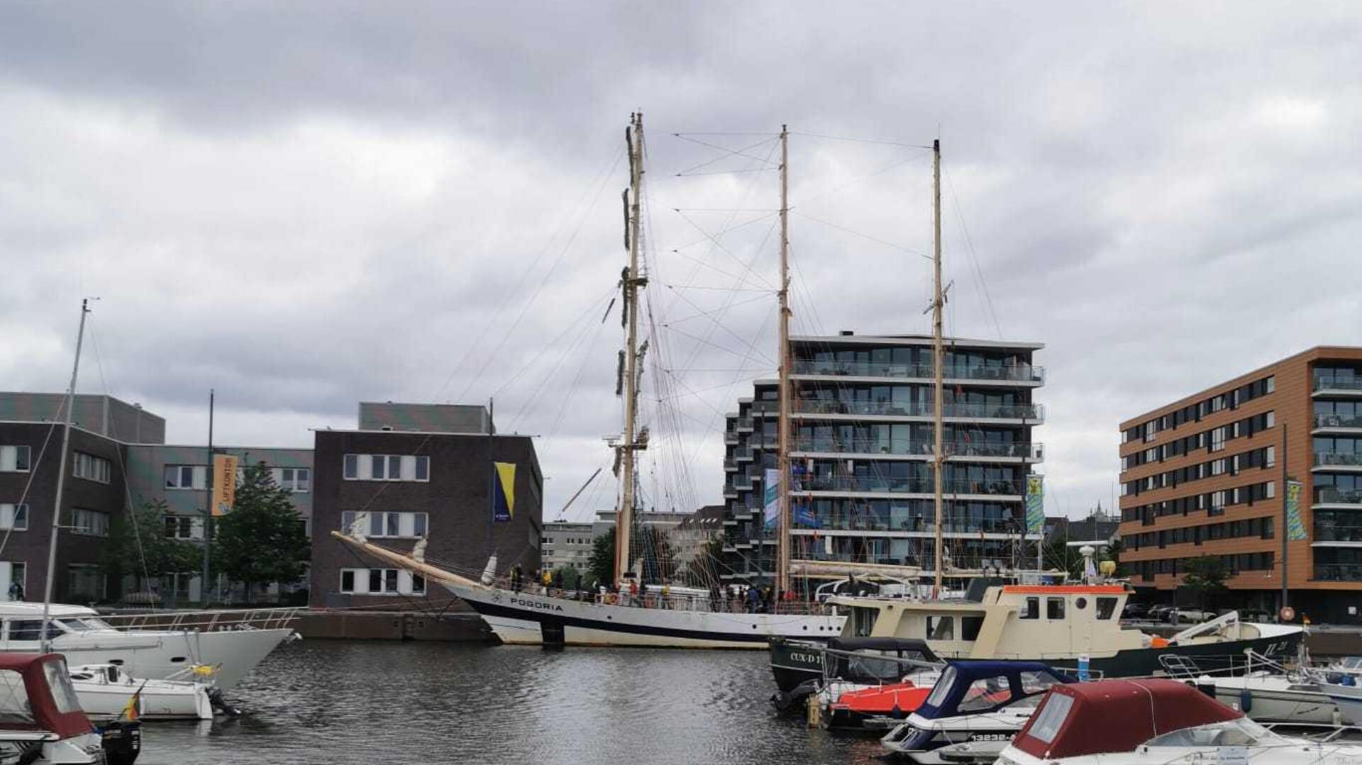 Der polnische Segler „Pogoria“ hat am Neuen Hafen festgemacht.