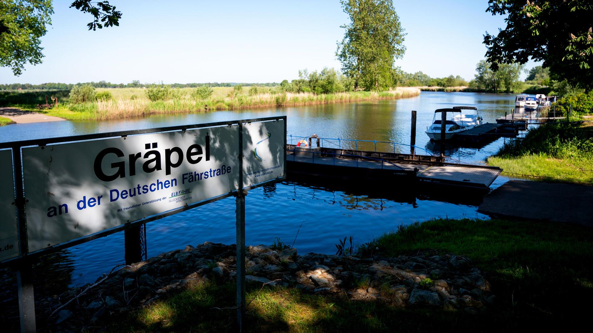 Der sechs Jahre alte Arian aus Elm wird weiter vermisst. Am Donnerstag soll die Oste erneut mit Sonarbooten, Tauchern und Spürhunden abgesucht werden. Foto: Bockwoldt/dpa