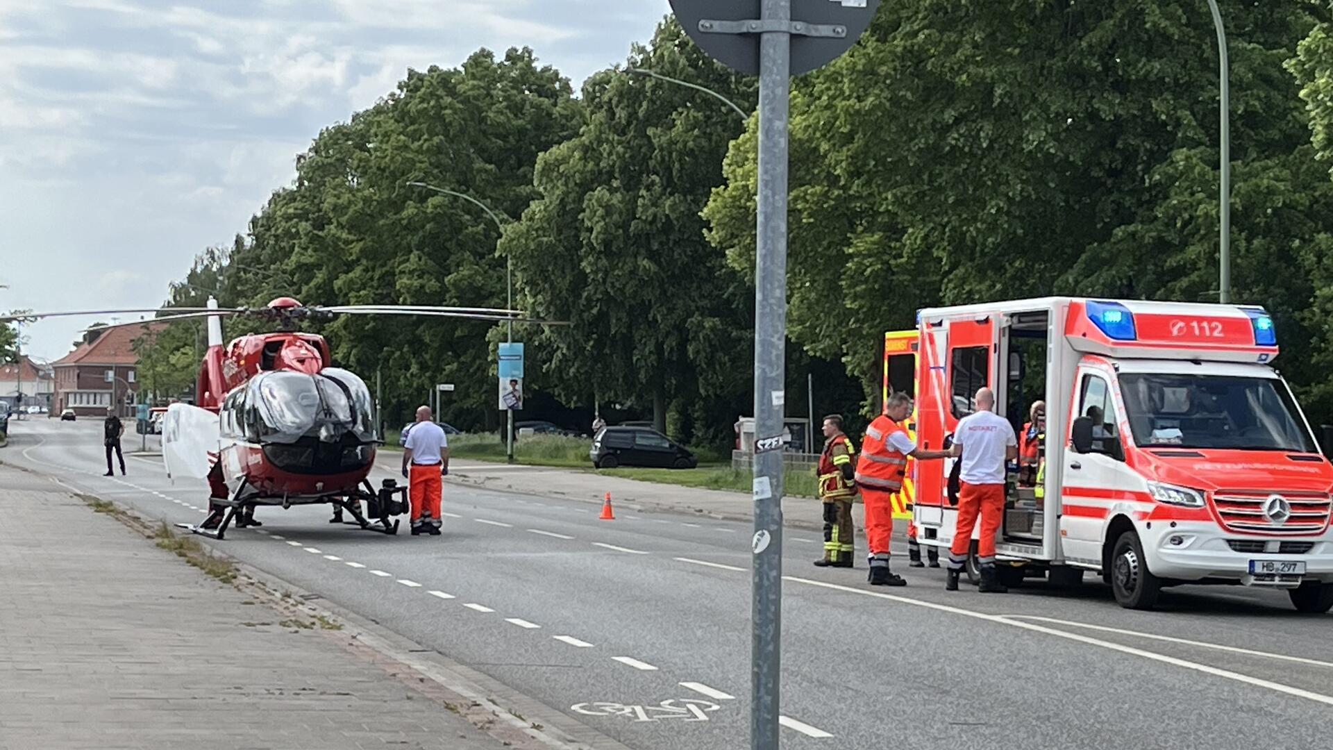 Der verletzte Arbeiter wurde von einem Rettungshubschrauber abgeholt.