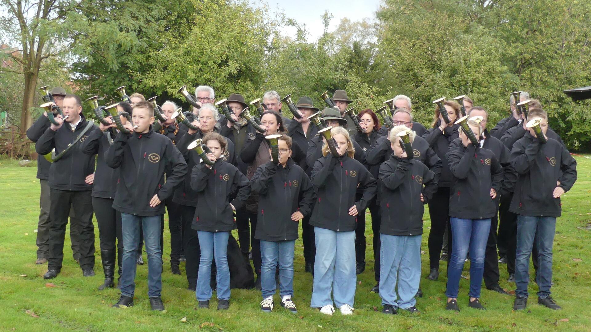 Des Bläsercorps „Von der Wurster Marsch“ - eine Formation der Jägerschaft Bremerhaven-Wesermünde - präsentierte auf dem Hubertusmarkt in Debstedt verschiedene Jagdsignale.