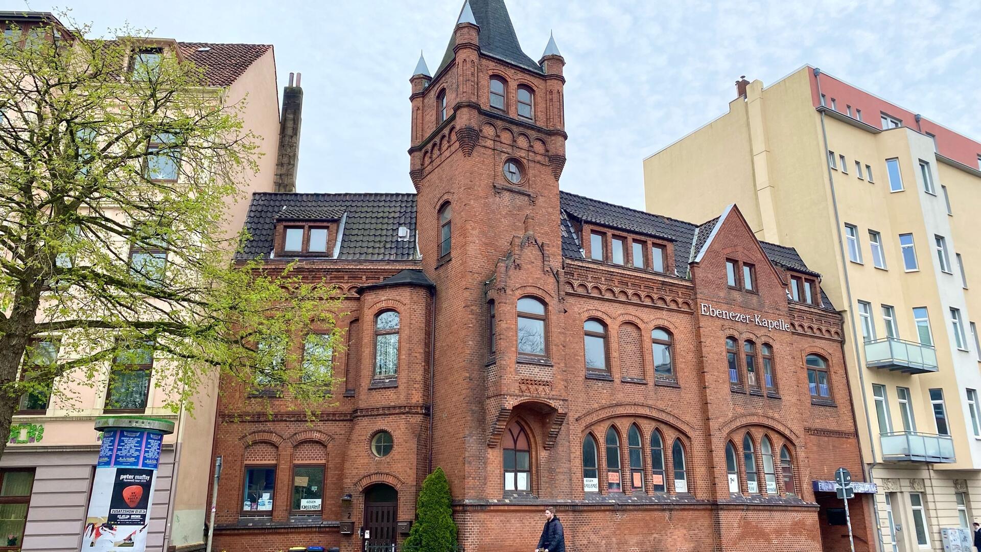 Die 1902 erbaute neugotische Ebenezer-Kapelle an der Ecke Goethestraße/Leher Tor: Das markante Gebäude am Einfallstor zur Bremerhavener City ist in vergammeltem Zustand.