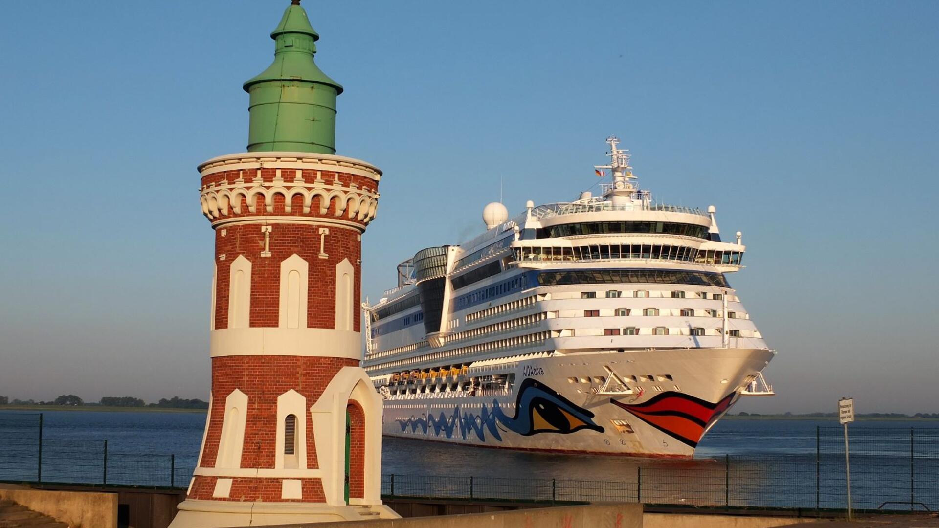 Die „AIDAdiva“ - hier beim Einlaufen in die Kaiserschleuse in Bremerhaven - war das erste Schiff der Sphinx-Klasse. Der Kreuzliner soll als erstes von drei Schiffen der Klasse modernisiert werden.