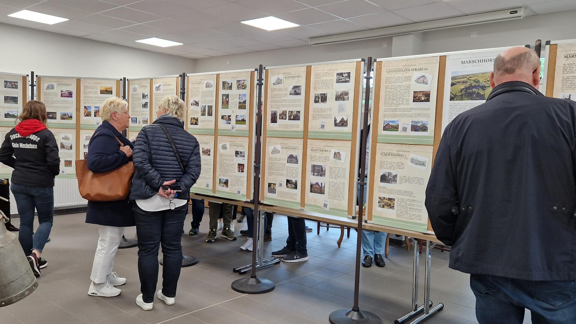 Ein Blick auf die Ausstellung im Dorfzentrum. 