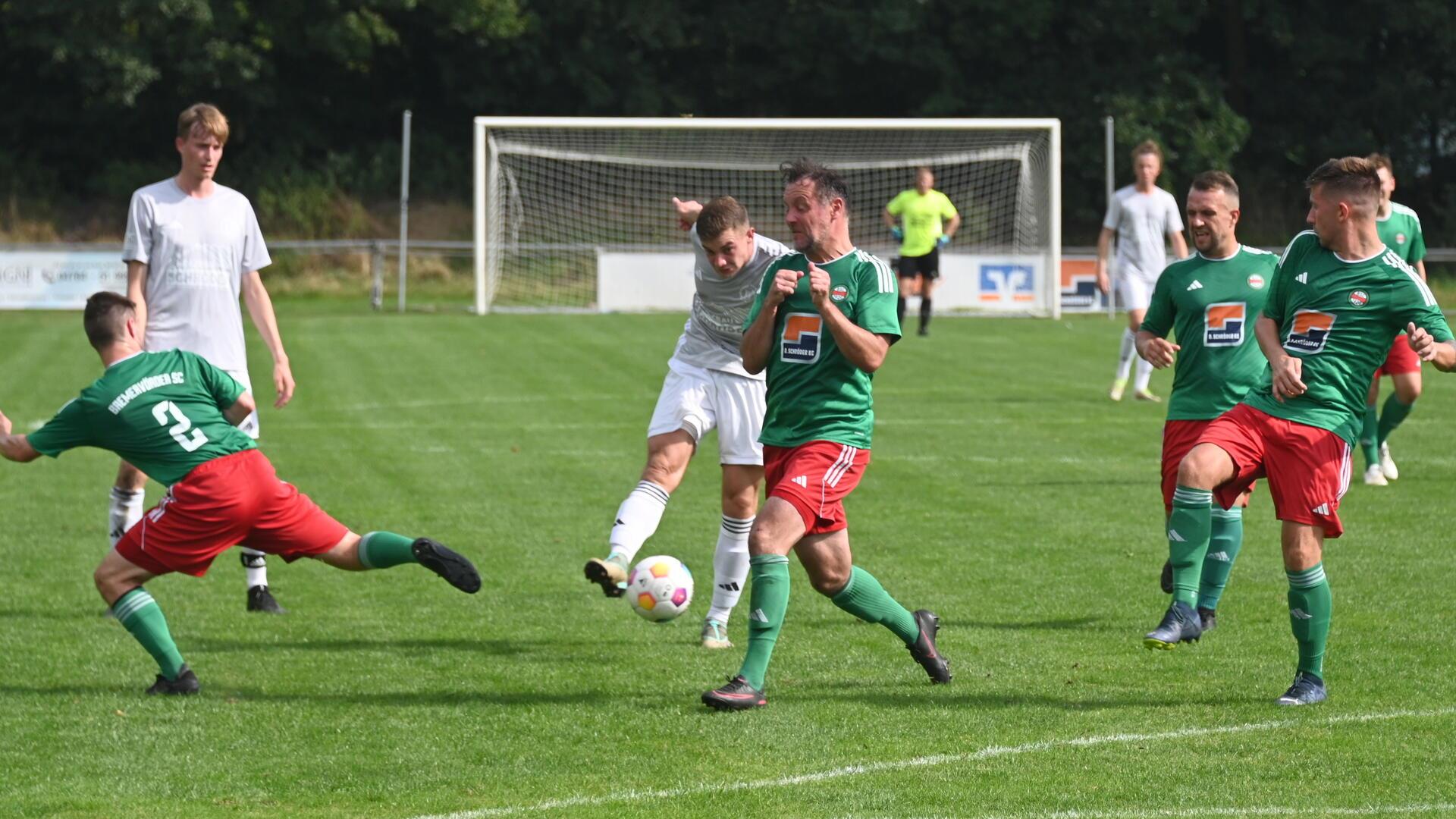 Die BSC-Defensive stand vor allem im ersten Durchgang einige Male gehörig unter Druck. Am Ende musste der Aufsteiger aus Bremervörde eine 1:2-Niederlage hinnehmen.