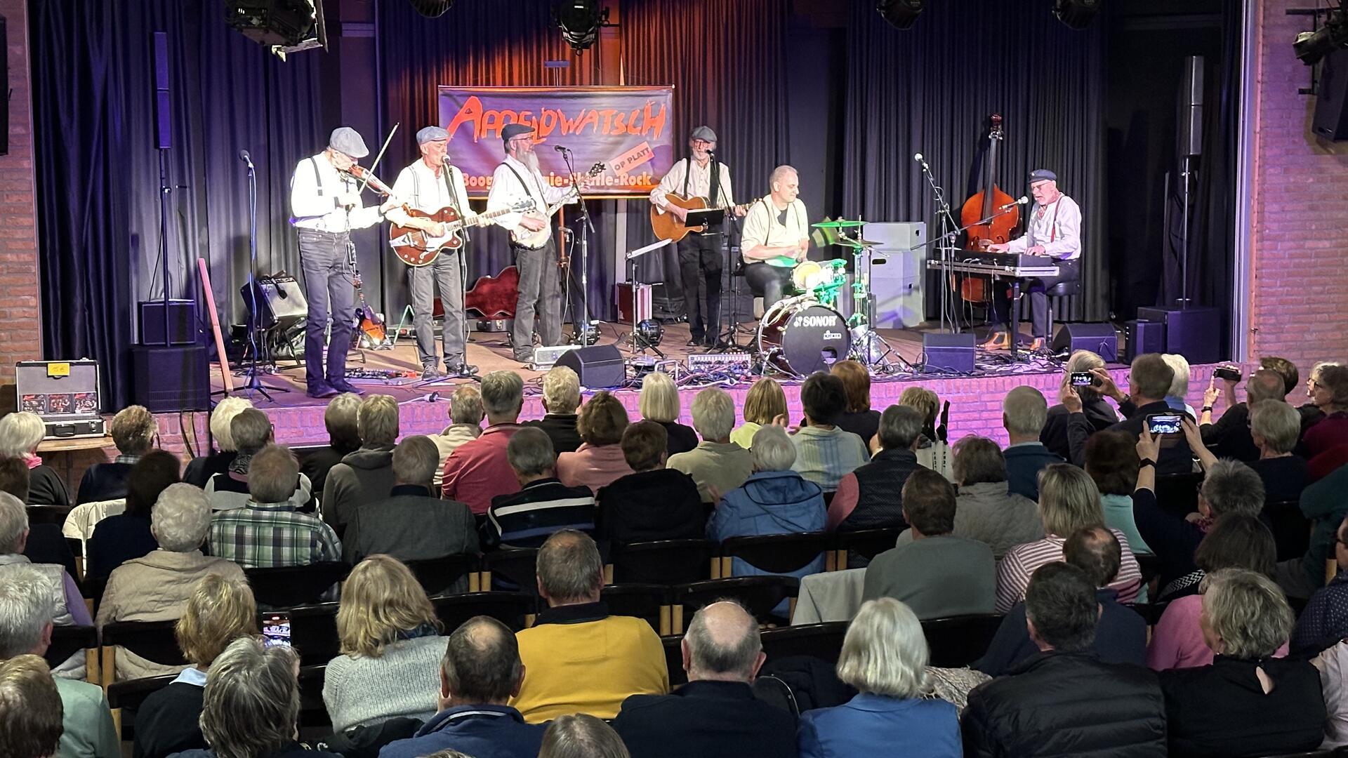 Die Band Appeldwatsch rockt die Bühne in Sittensen