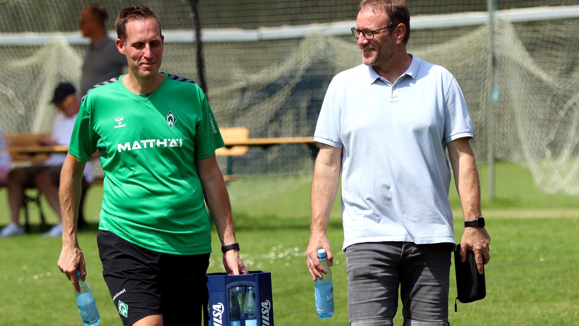 Die Chemie stimmt zwischen Cheftrainer Thomas Horsch (re.) und dem neuen Werder-Torwarttrainer Hendrik Lemke.