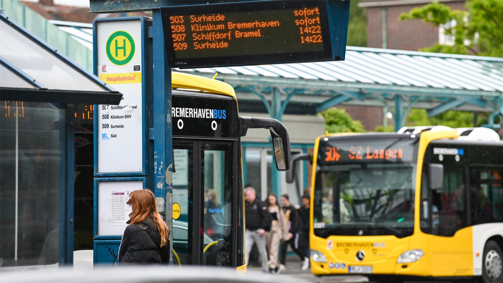 Die Displays der Bremerhaven Bus-Haltestellen funktionieren nicht alle.