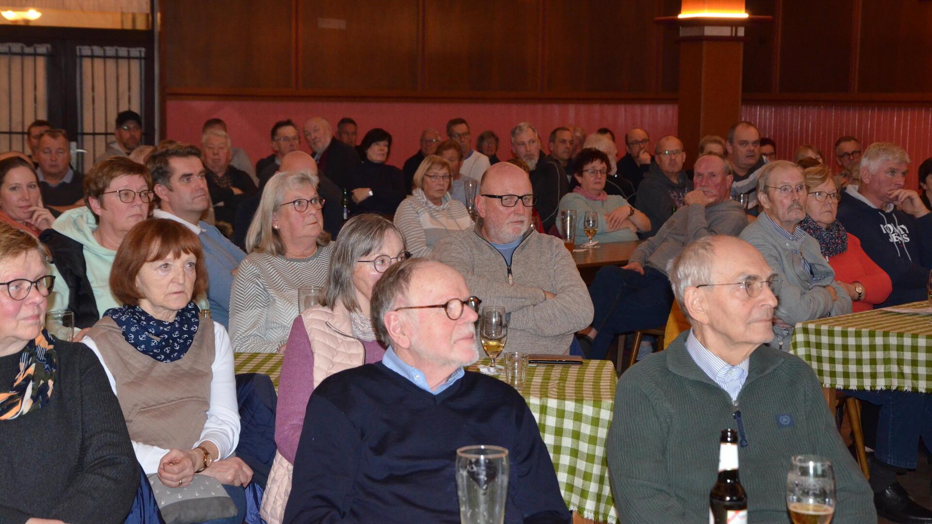 Die Ebersdorfer Bürgerversammlung war am Donnerstagabend sehr gut besucht.