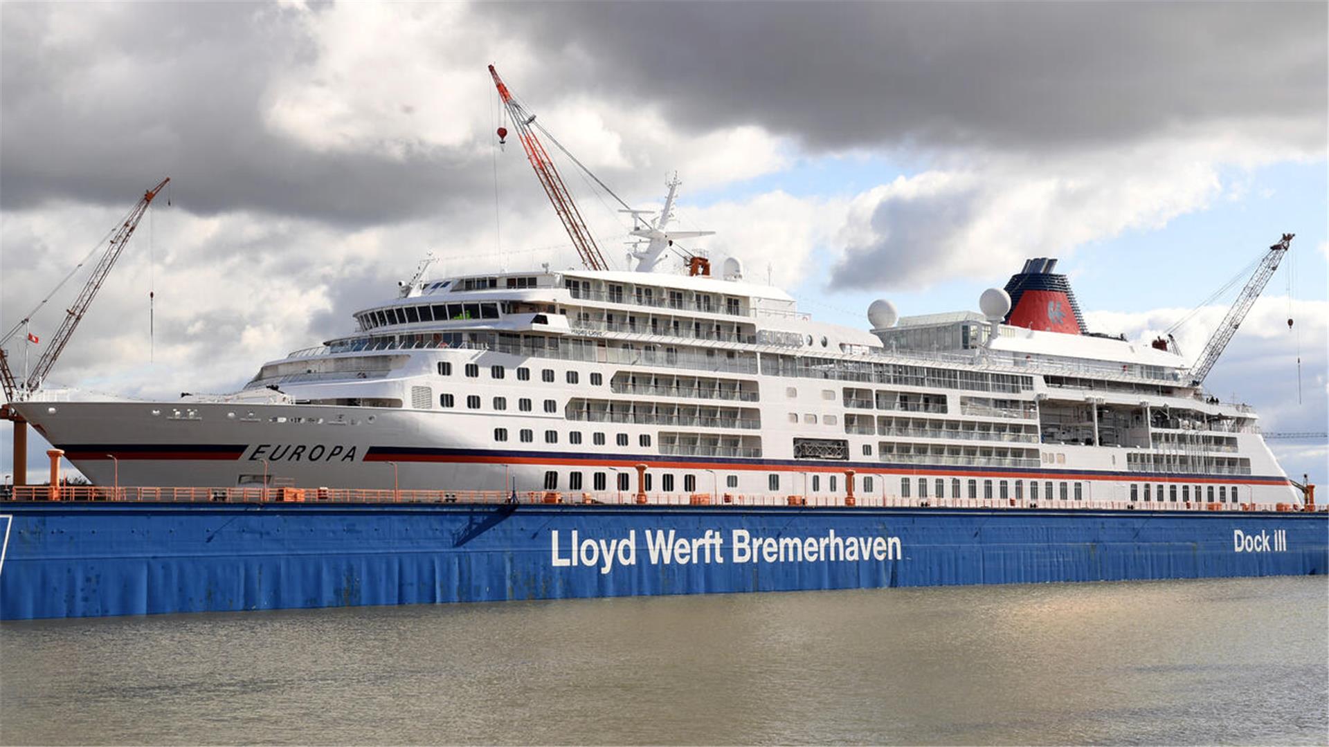 Die „ Europa“ hat die Lloyd-Werft verlassen.