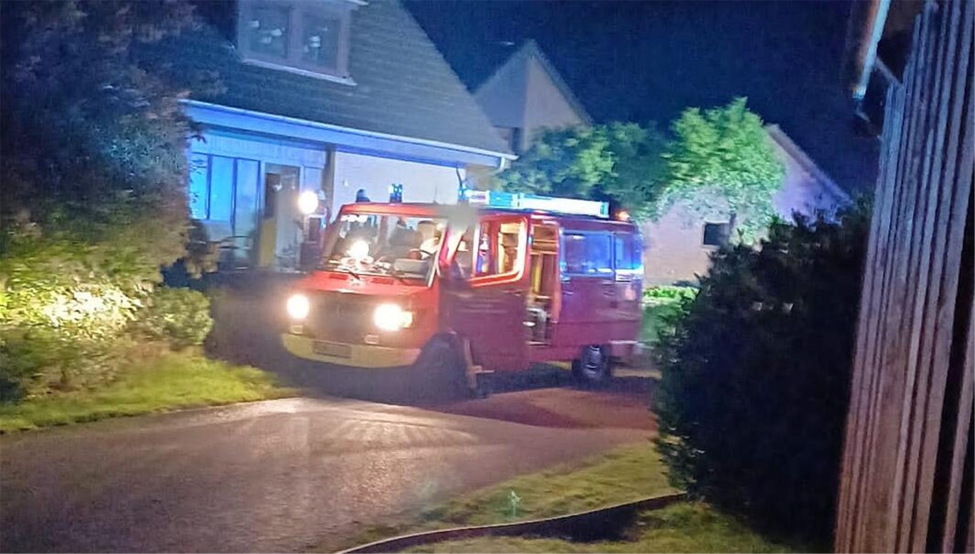 Die Feuerwehr an der Einsatzstelle in Ostereistedt.