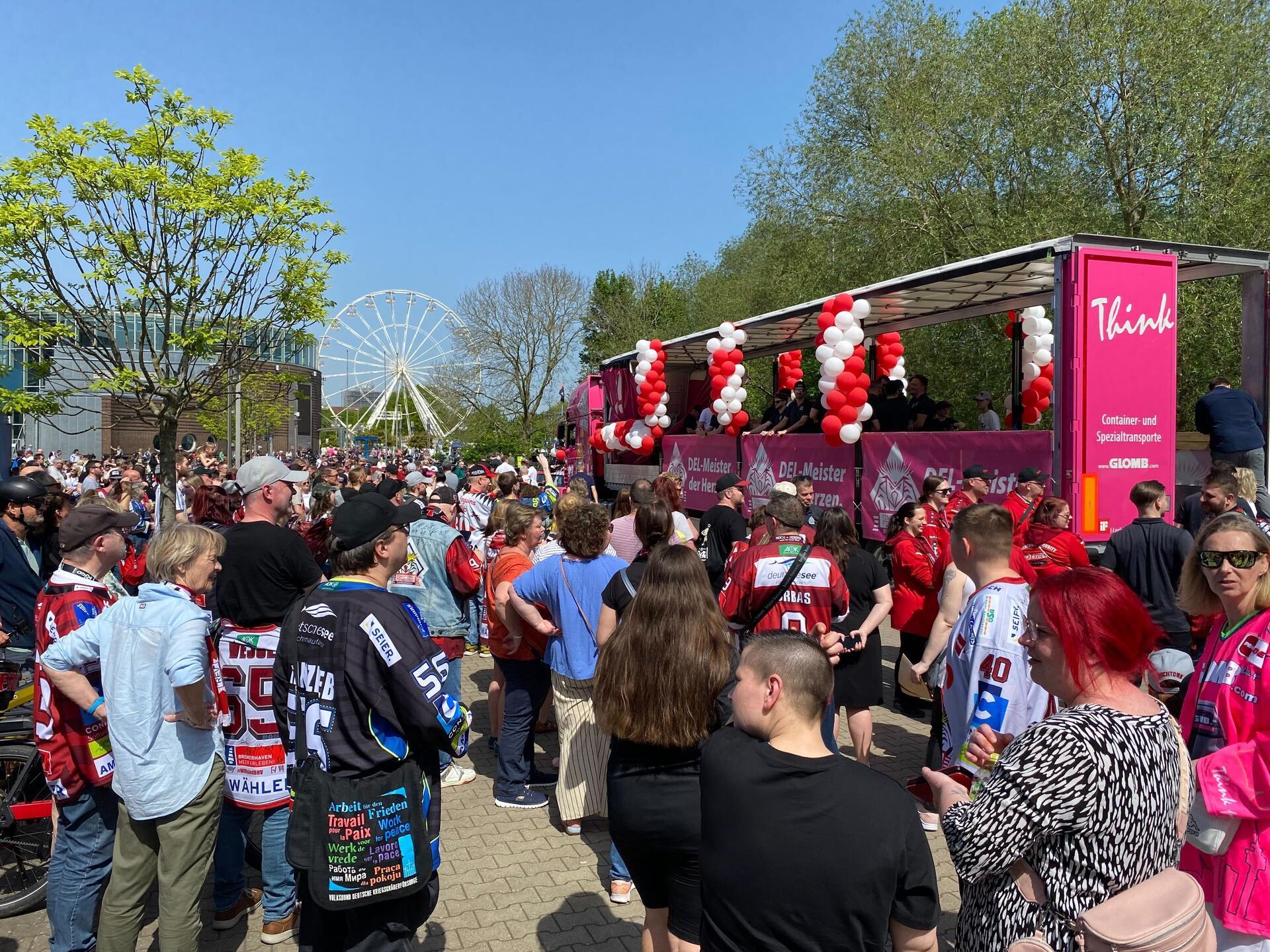 Die Fischtown Pinguins feiern ihren Saisonabschluss. Zahlreiche Fans waren schon...