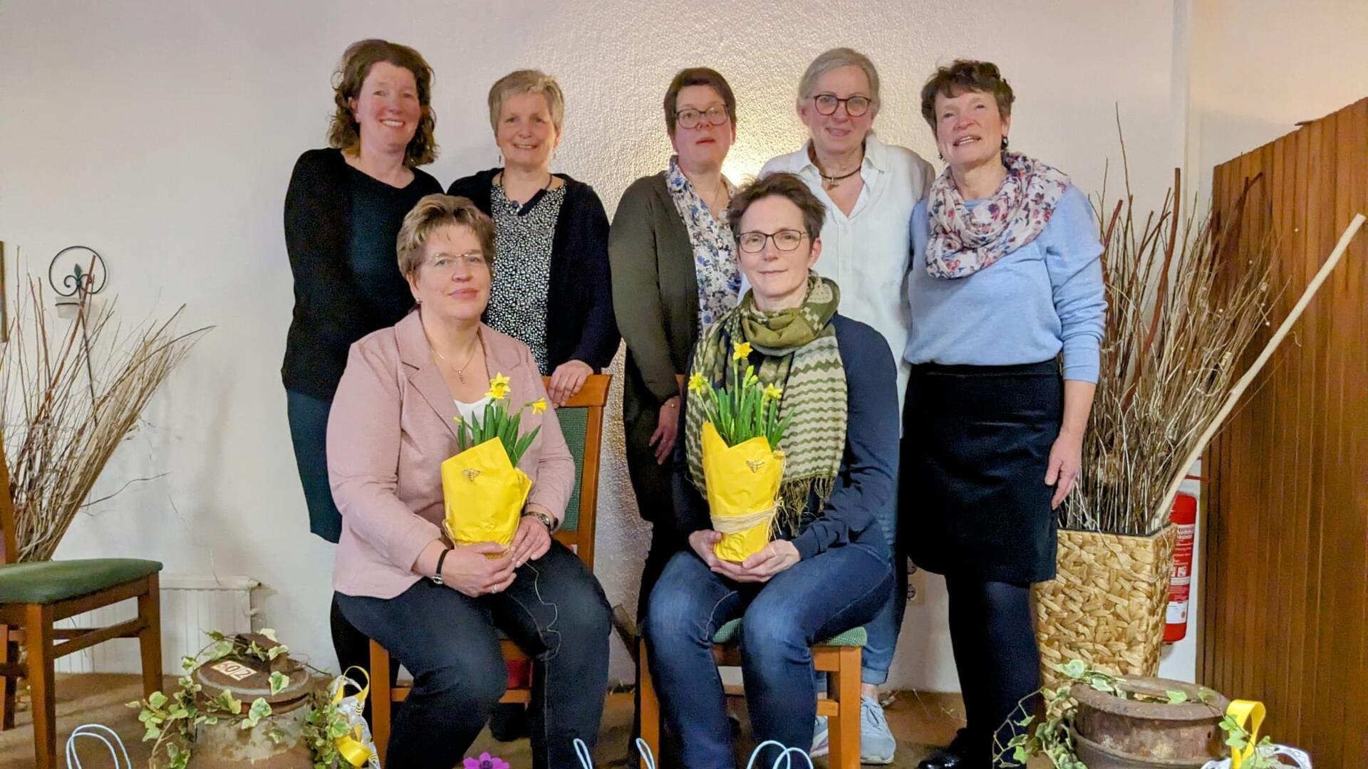 Die Geestensether Landfrauen haben neu gewählt (hinten von links): Corinna Büttelmann (2. Vorsitzende), Anke Martens (Beisitzerin), Marlies von Helmst (1.Vorsitzende), Angelika Reinke (1.Vorsitzende), Cora Beckmann (Kassenwartin). Vorne von links: Andrea von Glahn (Schriftfüherin) und Cornelia von Hollen (Beisitzerin).