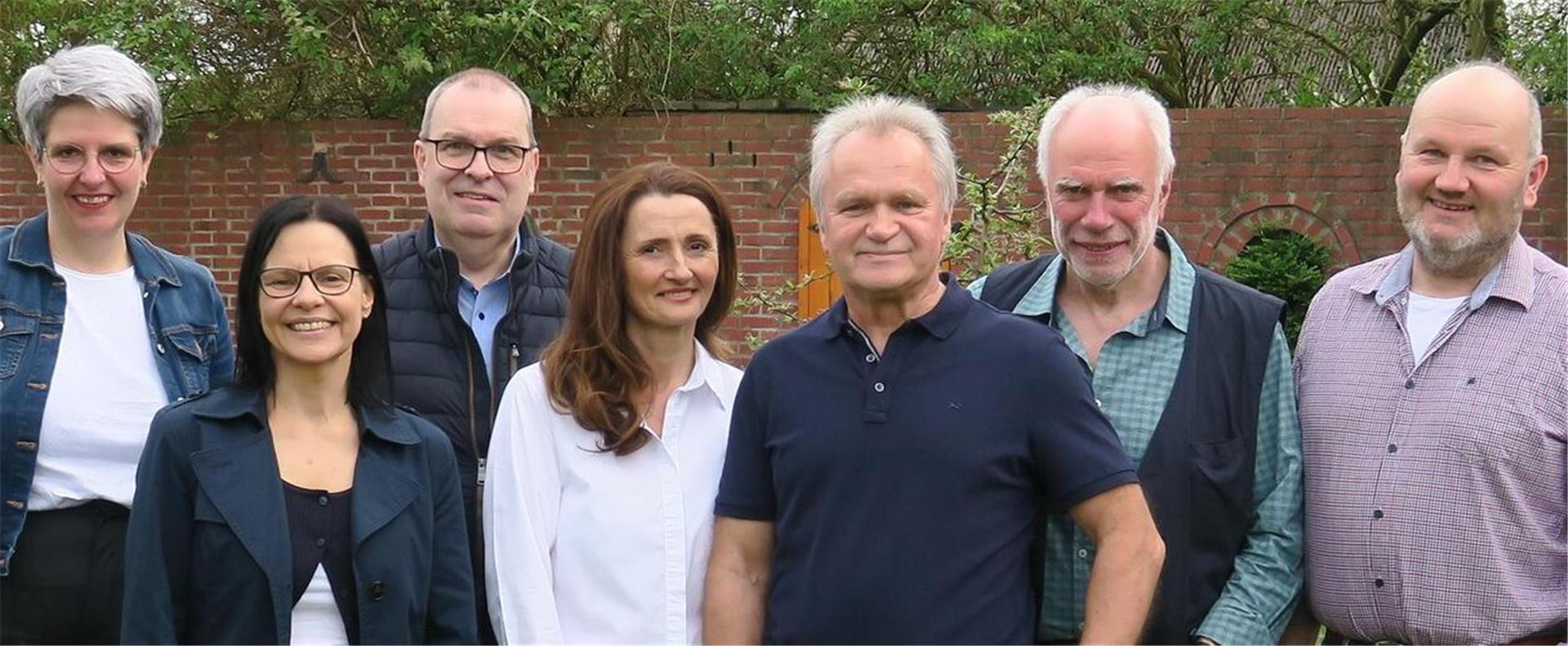 Die Gründungsmitglieder des Vereins „Natur- und Artenschutz Geestland“ (von links): Katja Brößling, Sonja Thomas, Thorsten Krüger, Katrin und Jürgen Behrendt, Fritz Wermann und Reiner Feldmann. Es fehlt Stefan Brößling, der 2. Vorsitzende des Vereins.