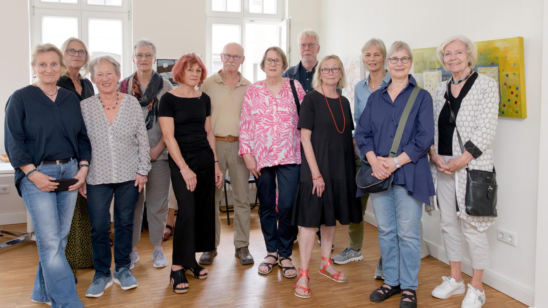 Die Gruppe „Studio Kunst“ versammelt sehr unterschiedliche künstlerische Temperamente. Das wird auch in ihrer gemeinsamen Ausstellung „Verbindungen“ deutlich.