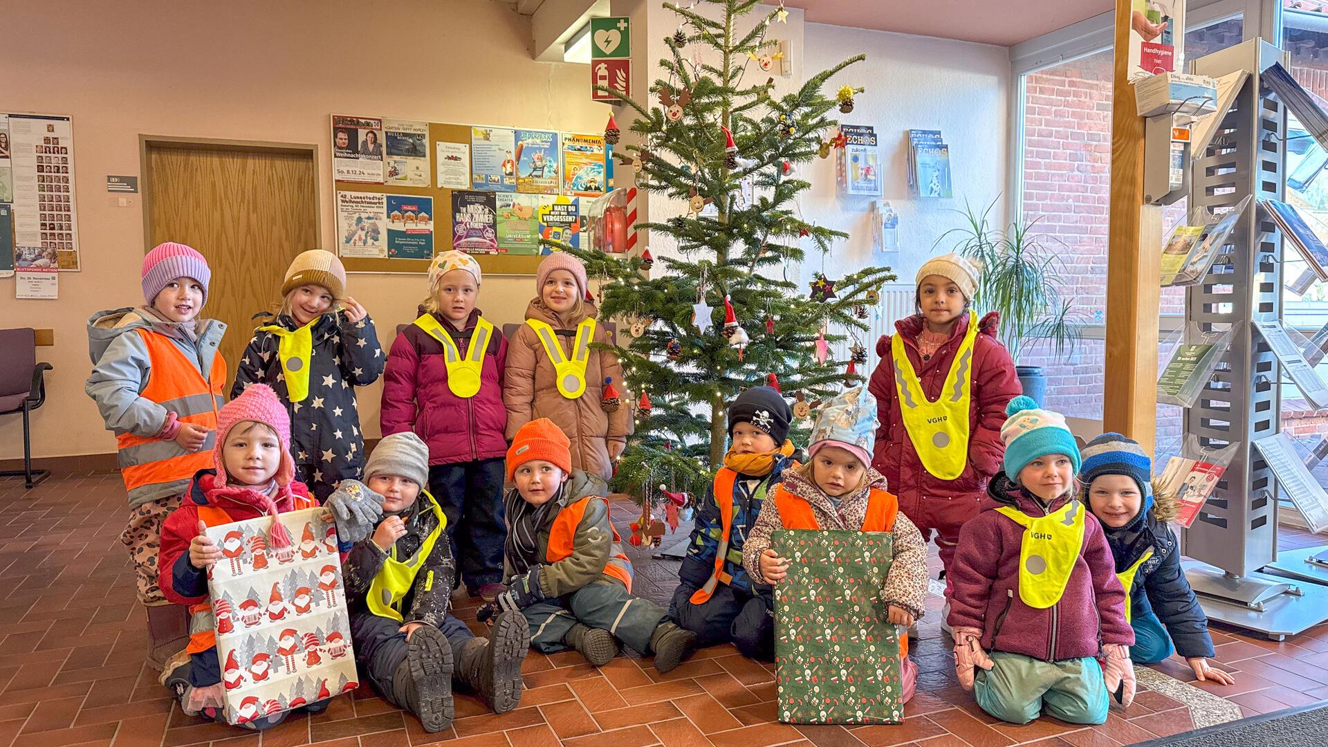 Kinder Weihnachtsbaum Rathaus