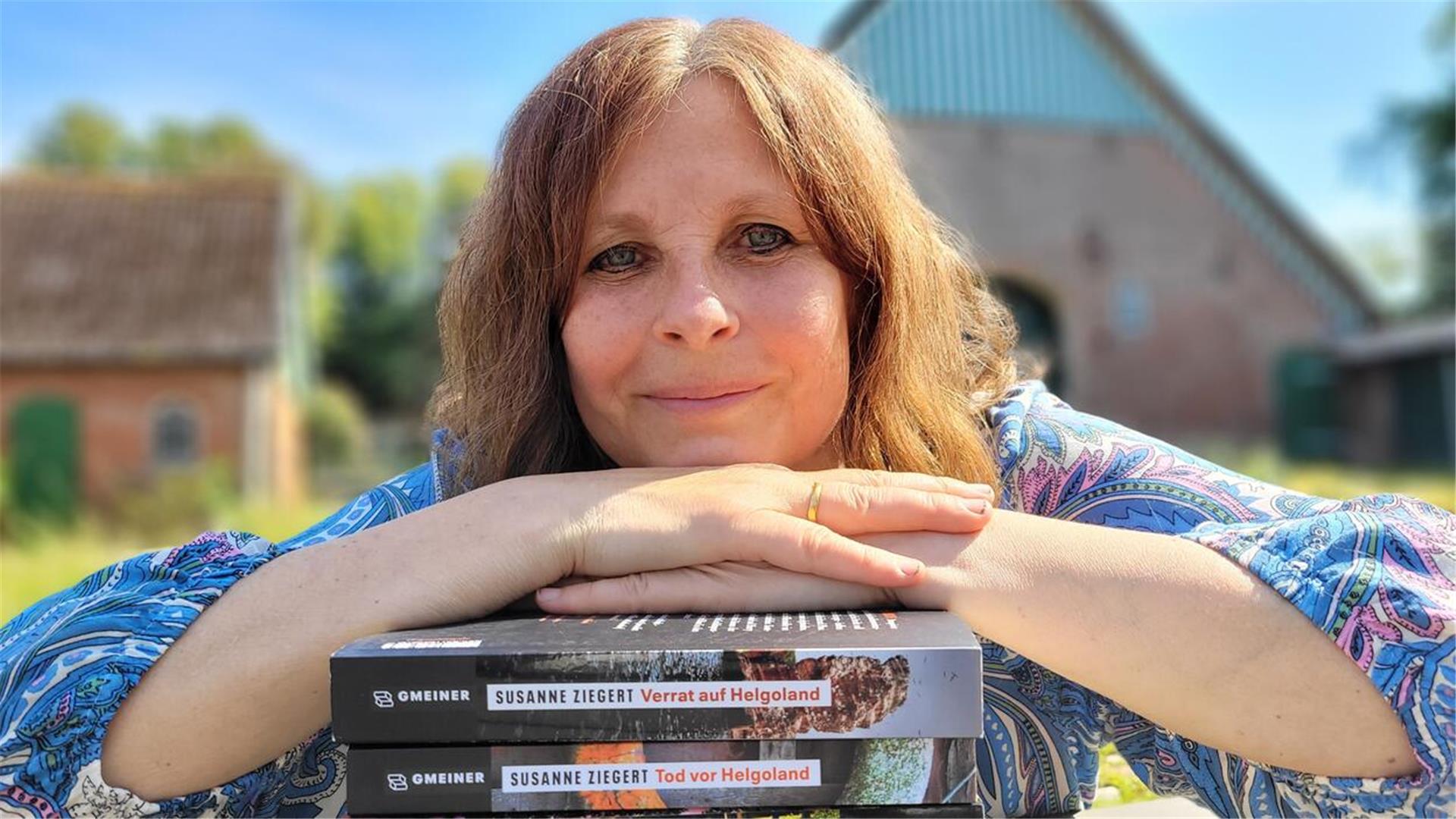 Krimiautorin Susanne Ziegert lebt auf einem Bauernhof in Cappel bei Cuxhaven. Die Inspiration für ihre mittlerweile sechs Bücher findet sie in der Region.