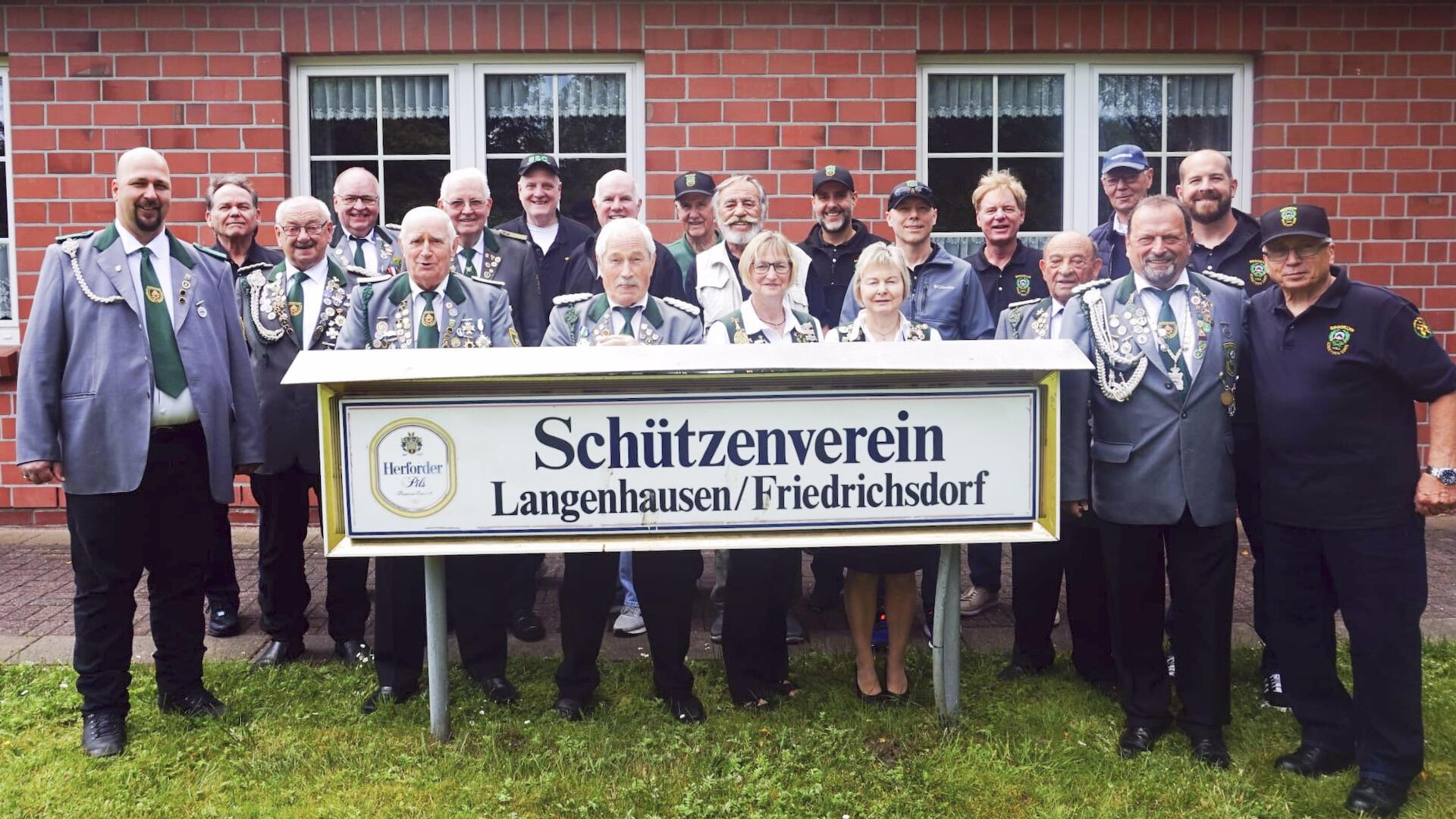 Die Langenhausener Schützen feiern ihre 52 Jahre währende transatlantische Freundschaft mit dem Brooklyn Schützen Corps aus New York.