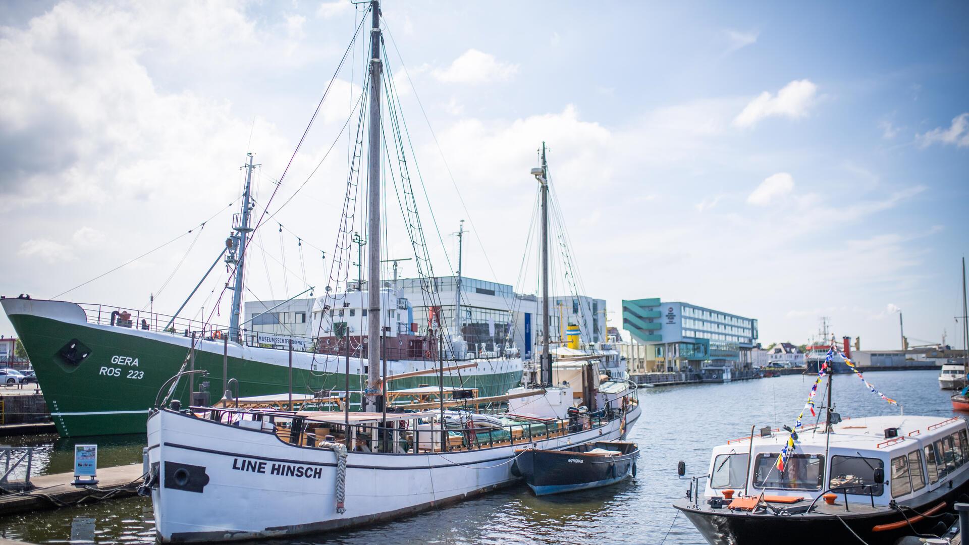 Traditionsschiffe im Schaufenster Fischereihafen Bremerhaven