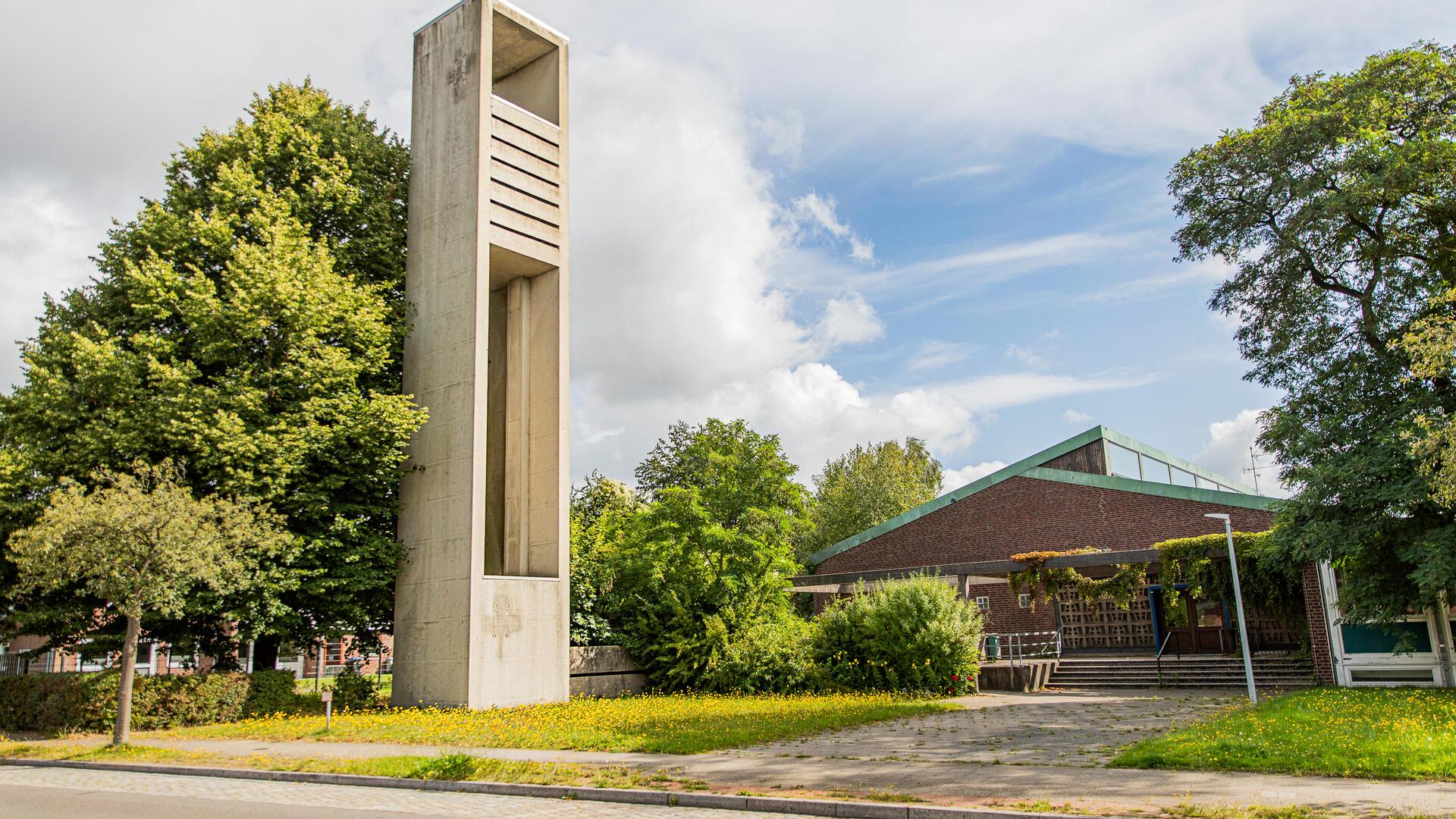 Die Lukaskirche in der Louise-Schröder-Straße.