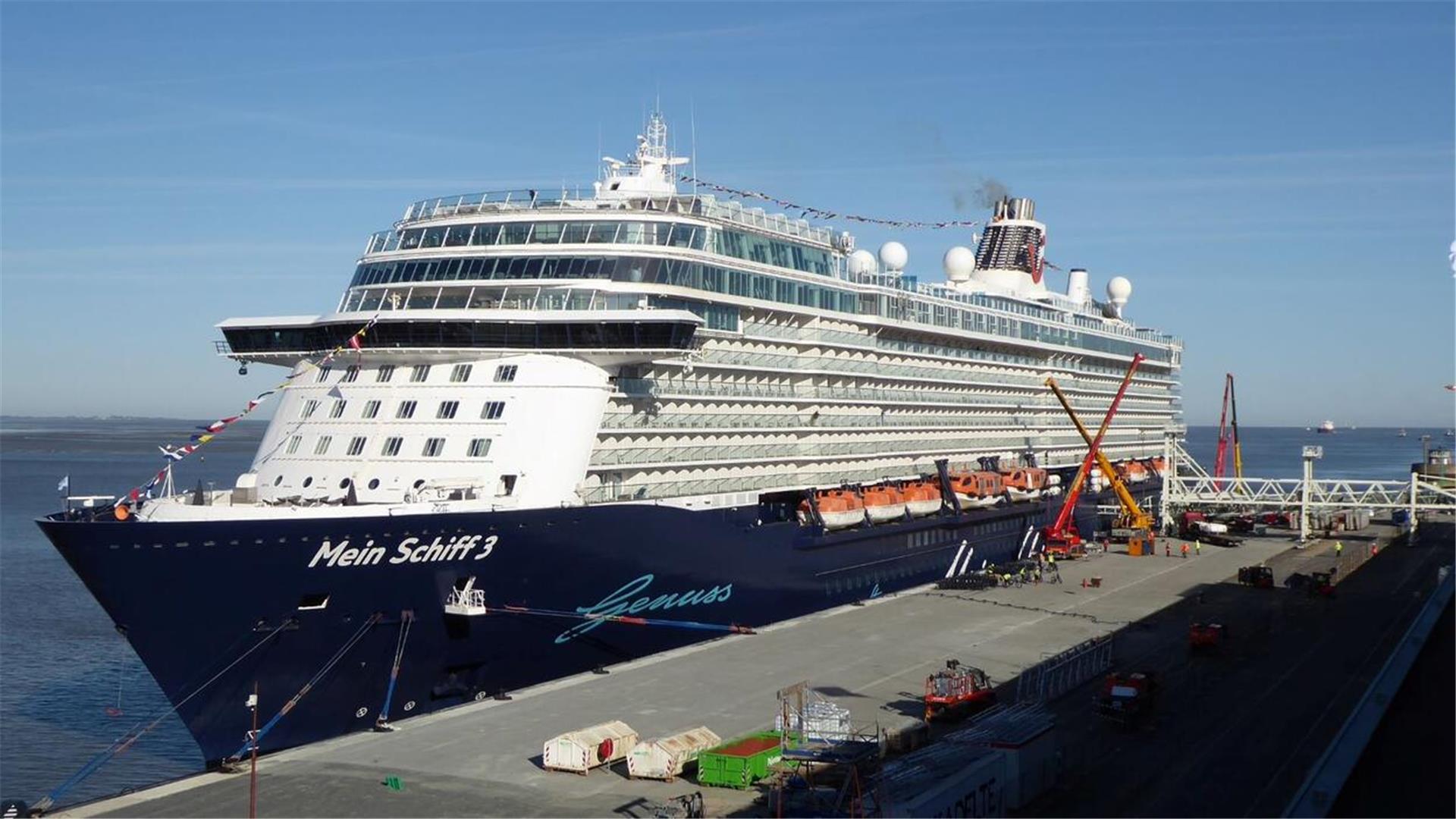 Die „Mein Schiff 3“ ist seit vier Jahren fest am Kreuzfahrtterminal in Bremerhaven stationiert.