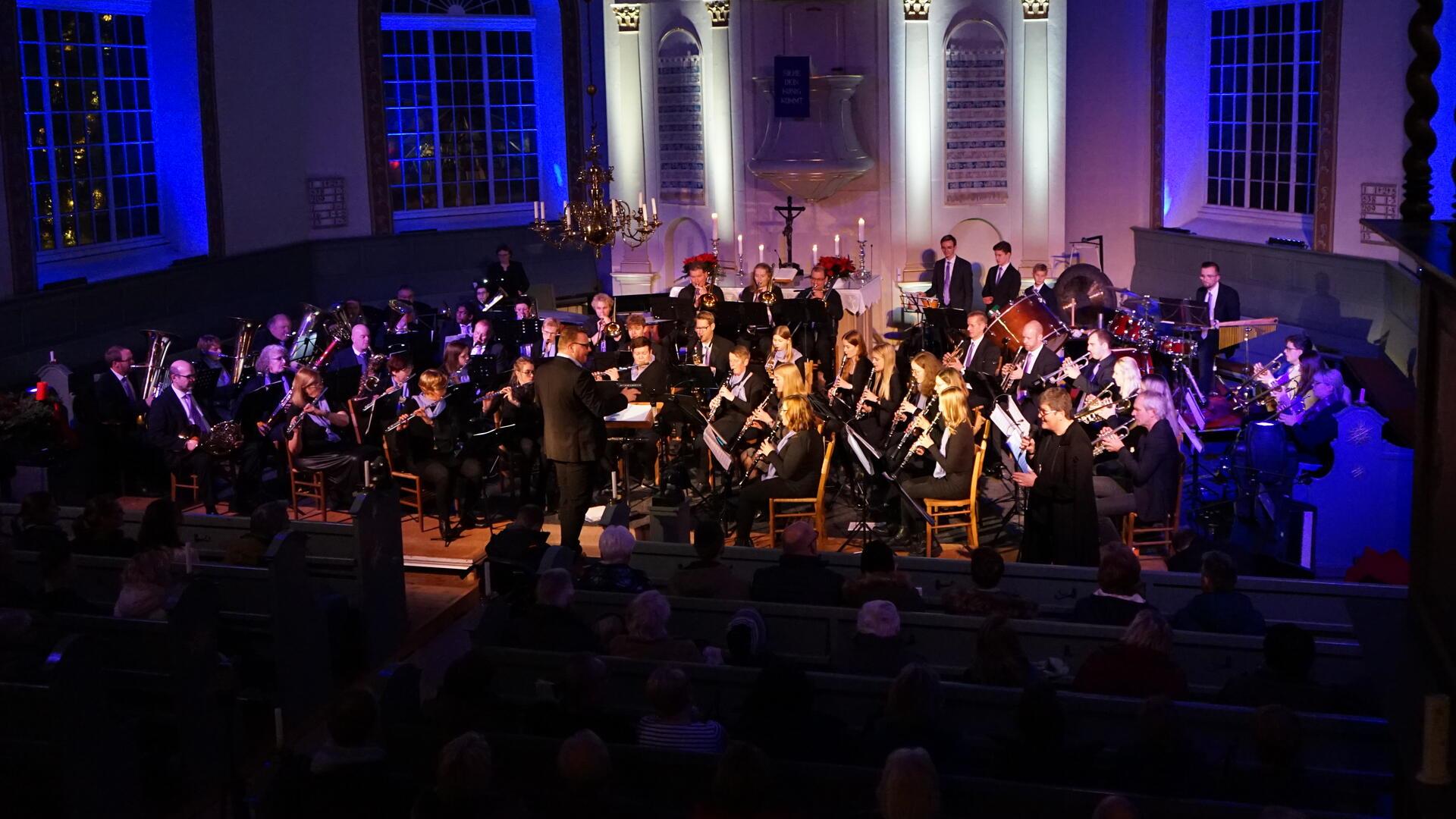 Die Musikerinnen und Musiker der Bremervörder Stadtkapelle laden zum Kirchenkonzert am 14. Dezember in die Bremervörder St.-Liborius-Kirche ein. Foto: rs