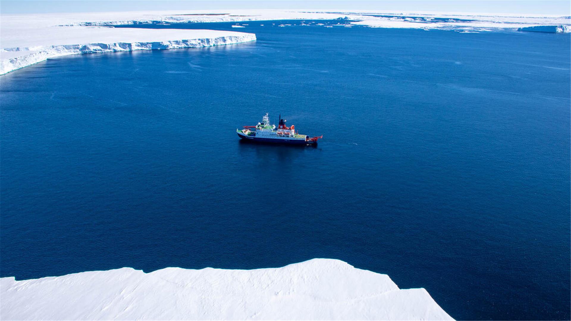 "Polarstern. Forschungseisbrecher. Schiff. Ostantarktis