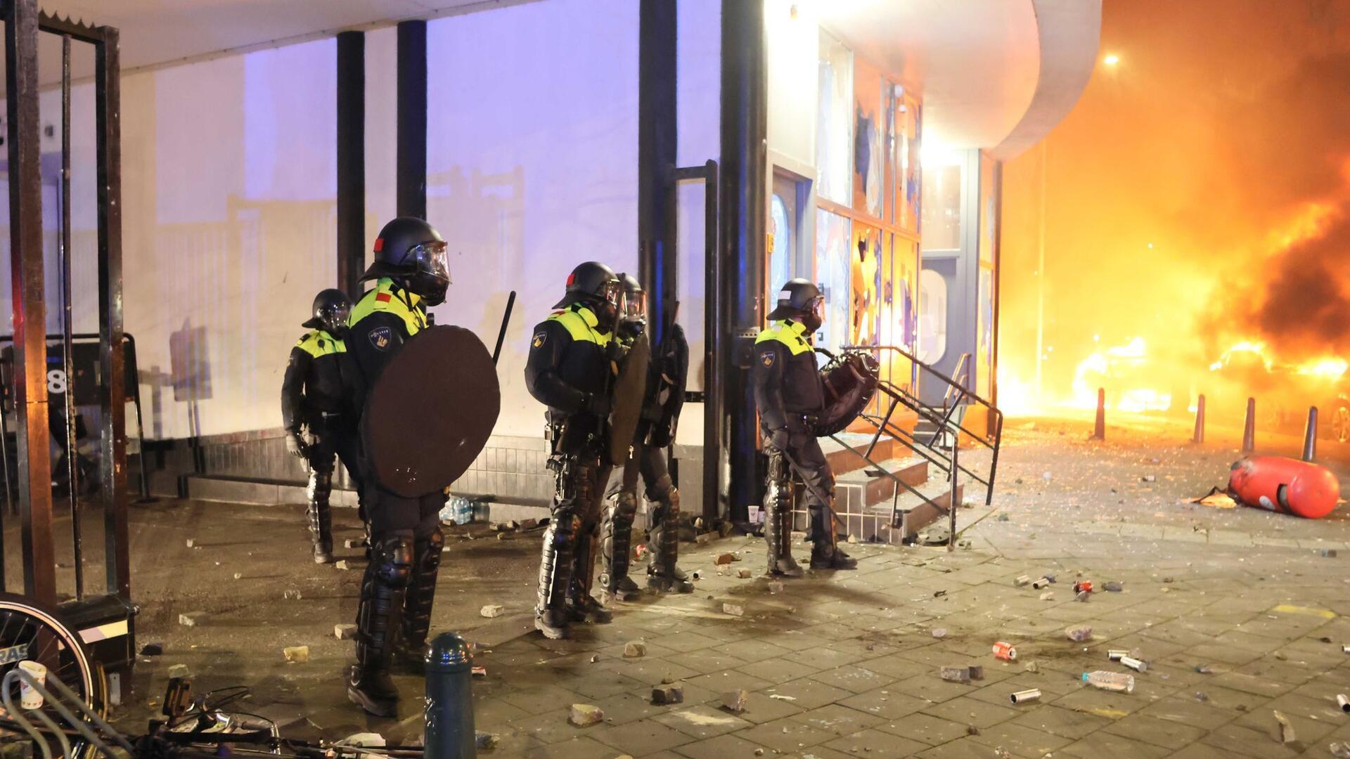 Die Polizei greift in eine Konfrontation zwischen zwei Eritreergruppen ein.