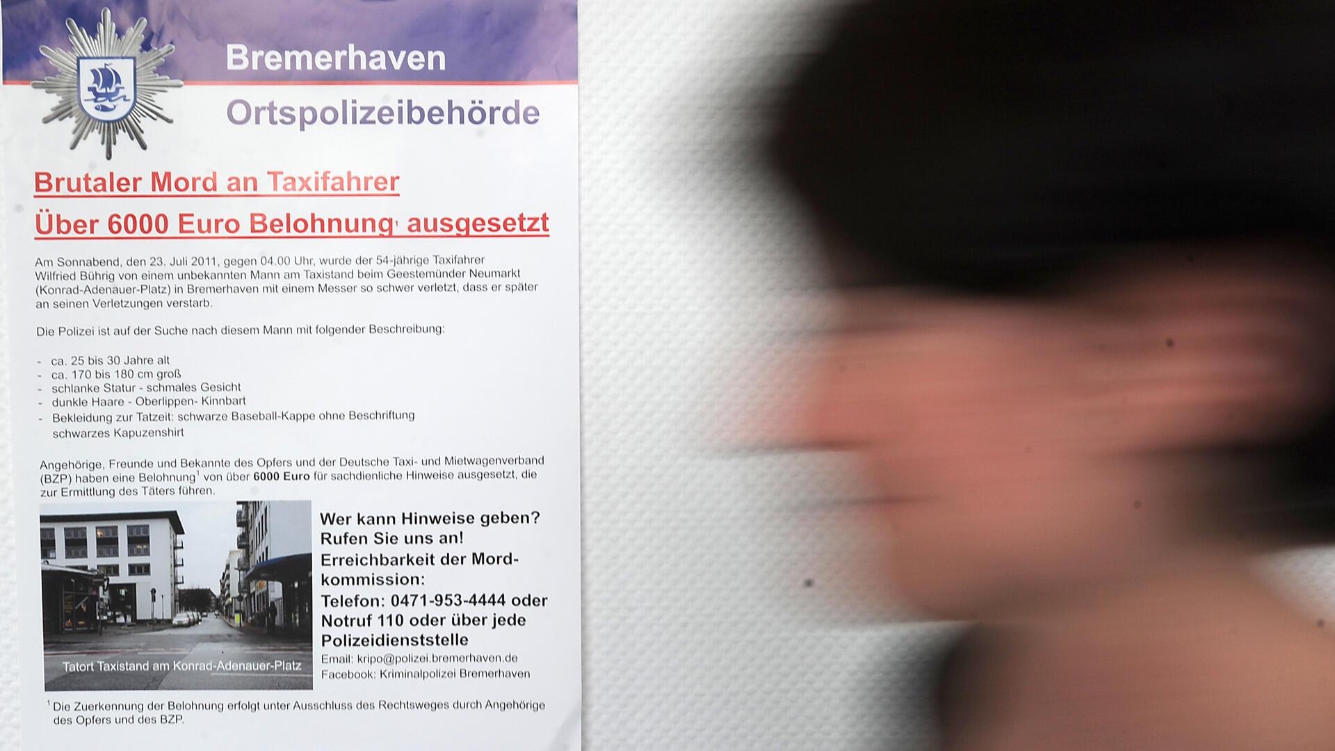 Die Polizei hat lange auf Zeugen für die Tat gehofft. Die Plakate hingen an manchen Stellen drei Jahre in der Stadt aus.